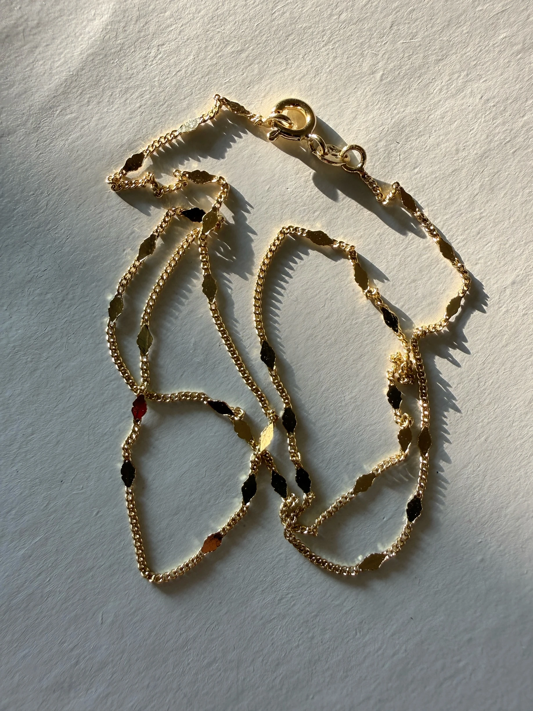 Xuping mini pul işlemeli kolye