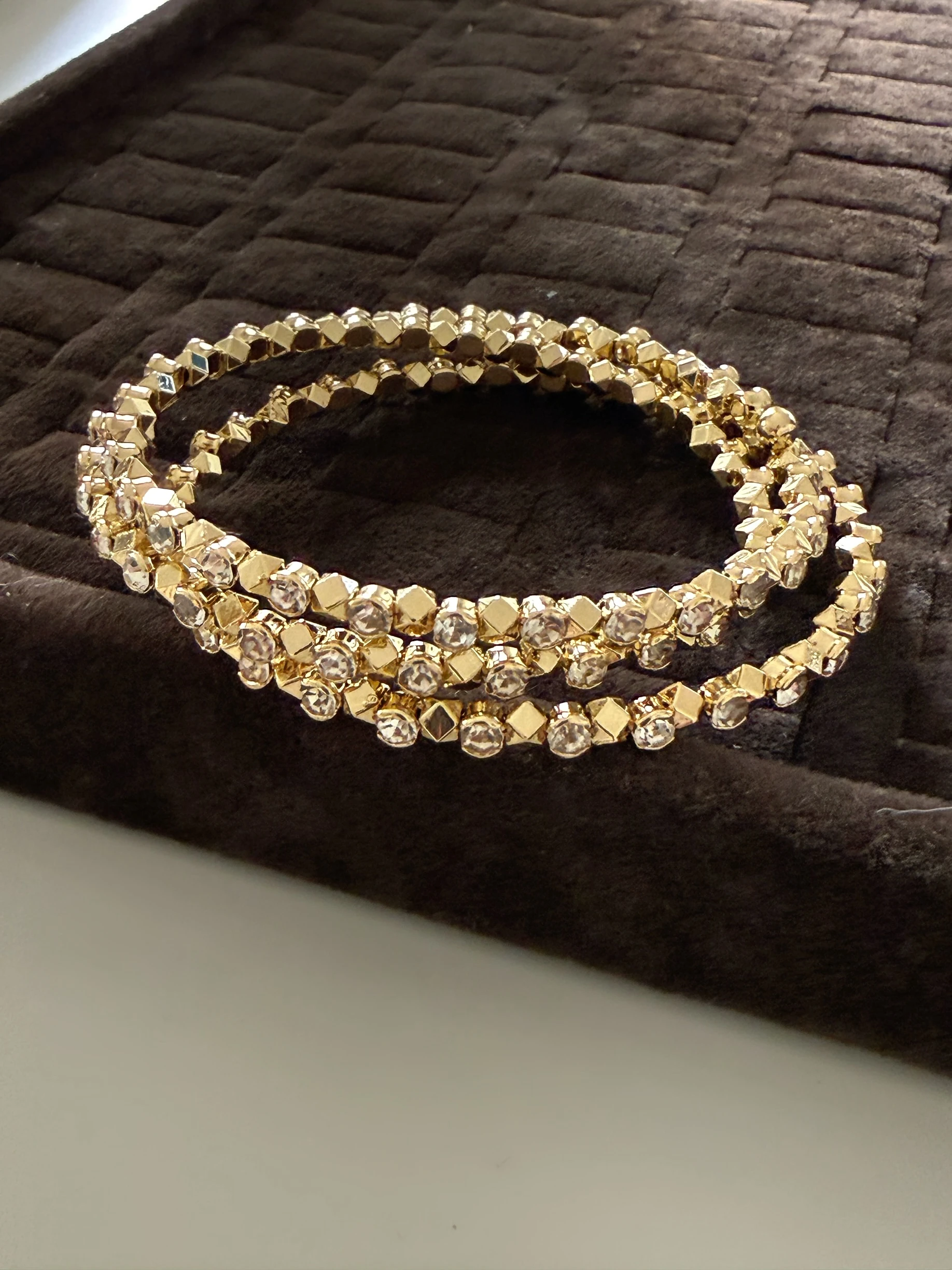 Üçlü birleşik kristal taş kelepçe