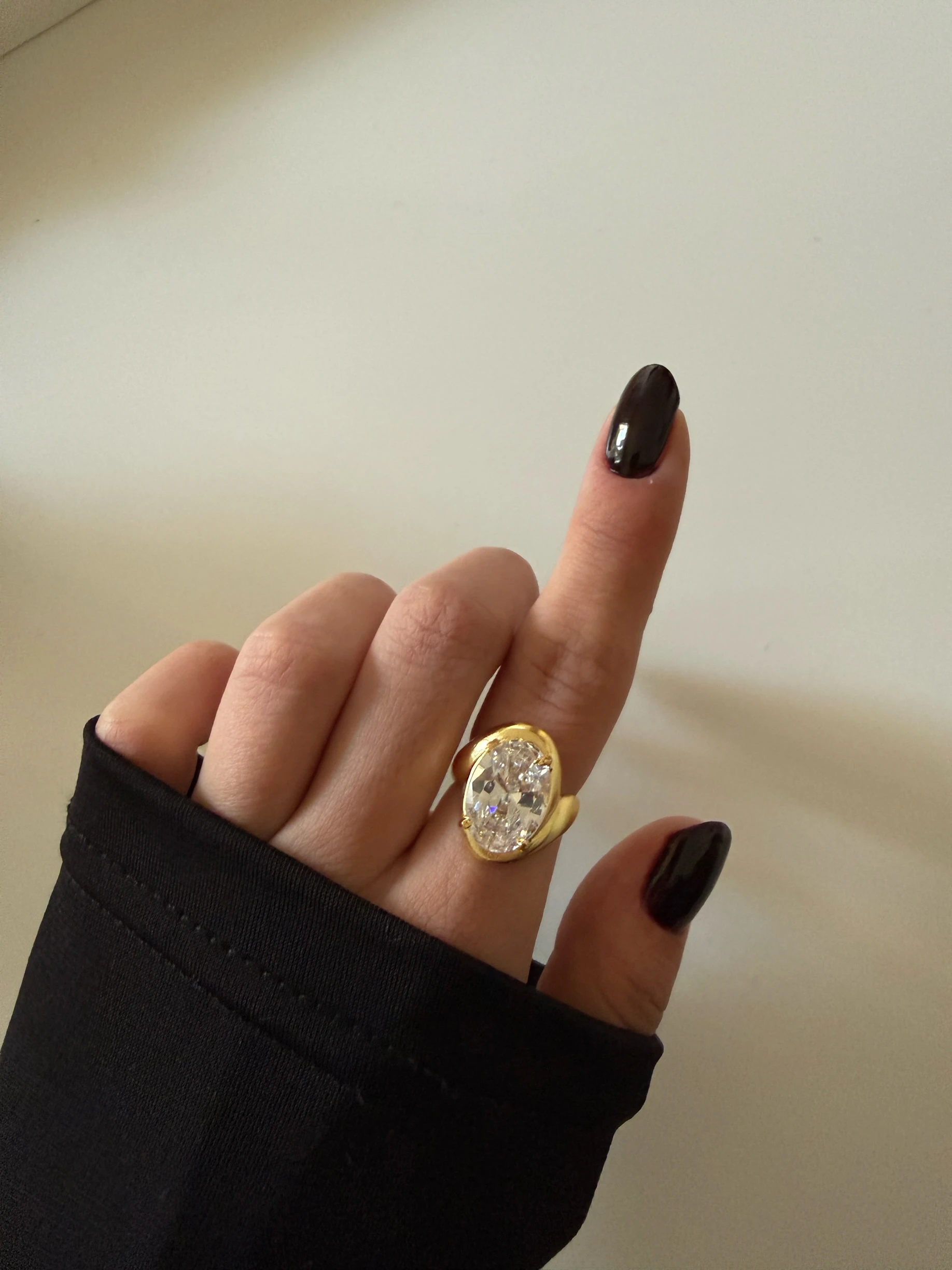 Kristal taş yüzük