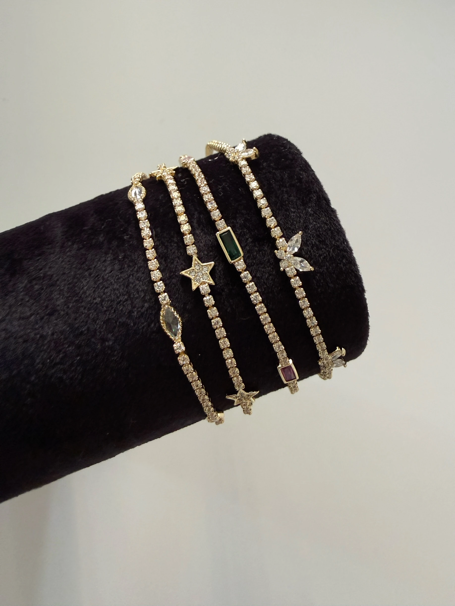 Minimal oval taş su yolu bileklik