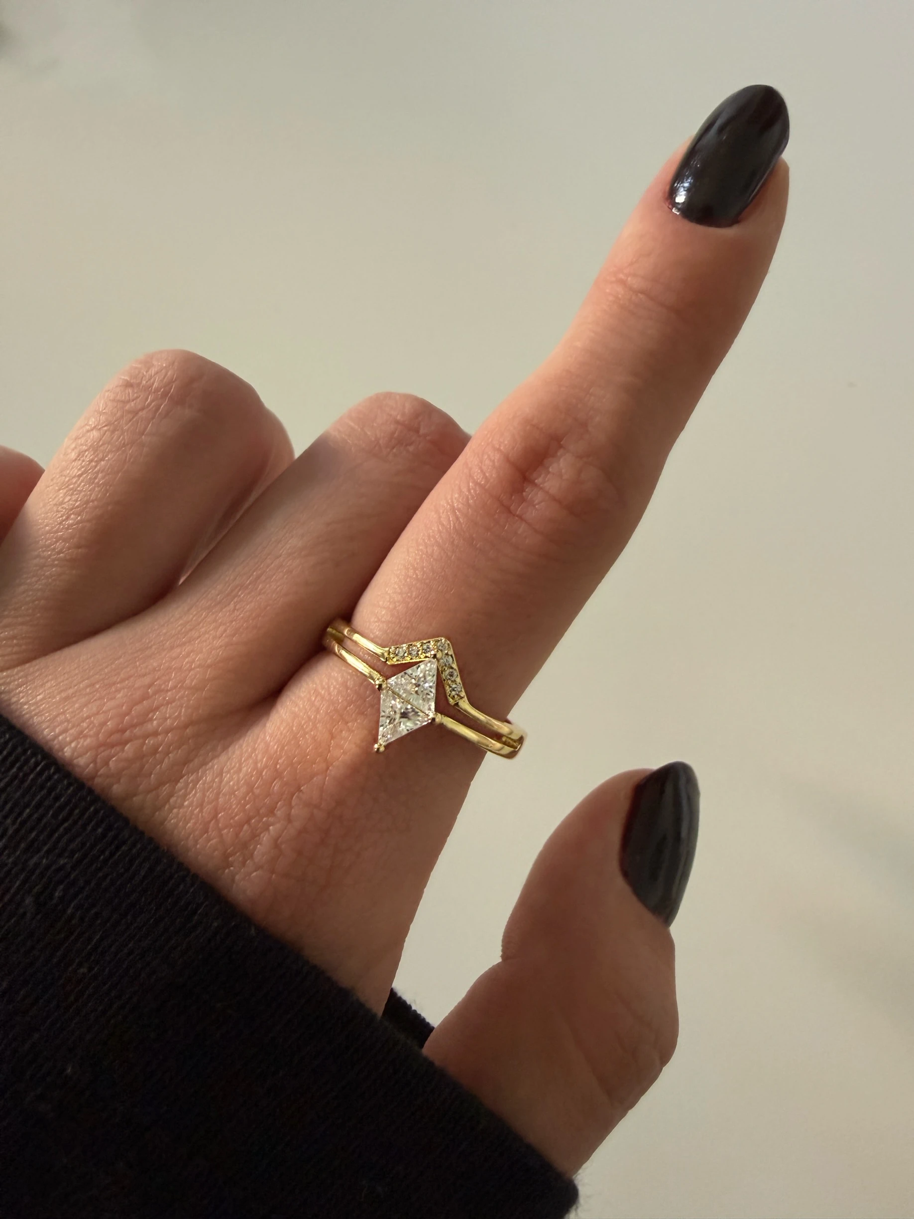 Kristal taş yüzük