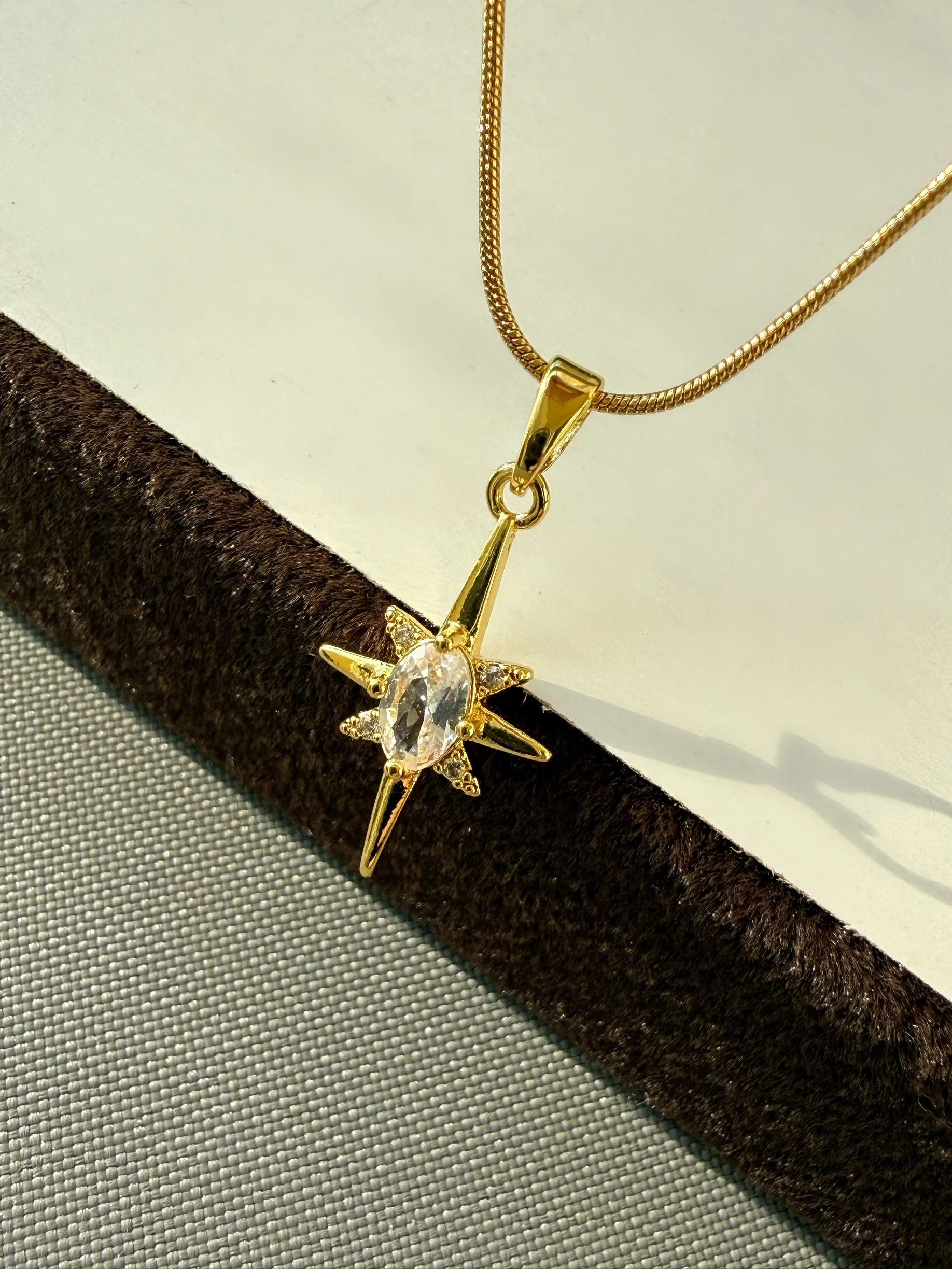 Kristal taşlı kuzey yıldızı kolye