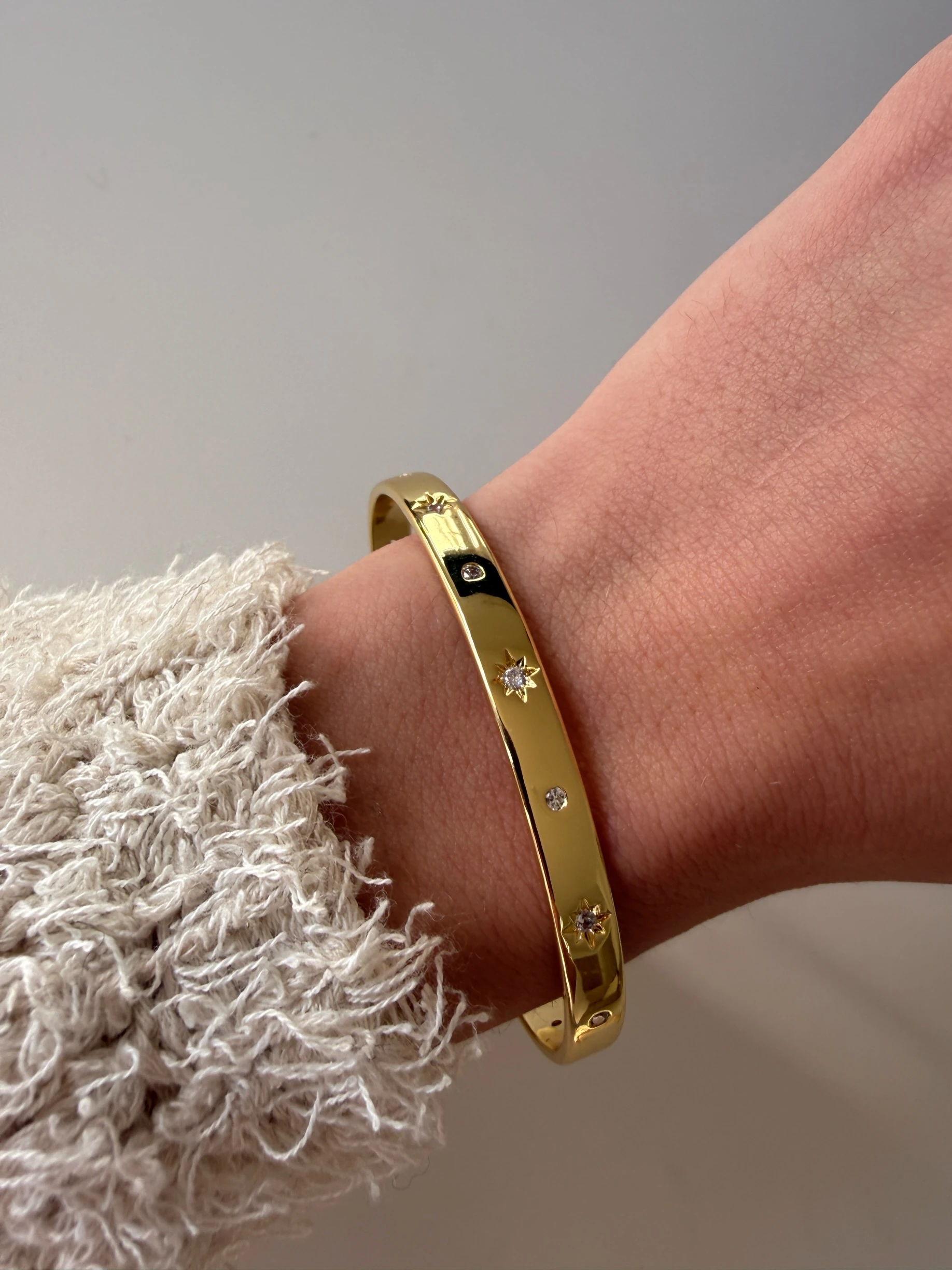 Altın kaplama kutup yıldızı motifli kelepçe