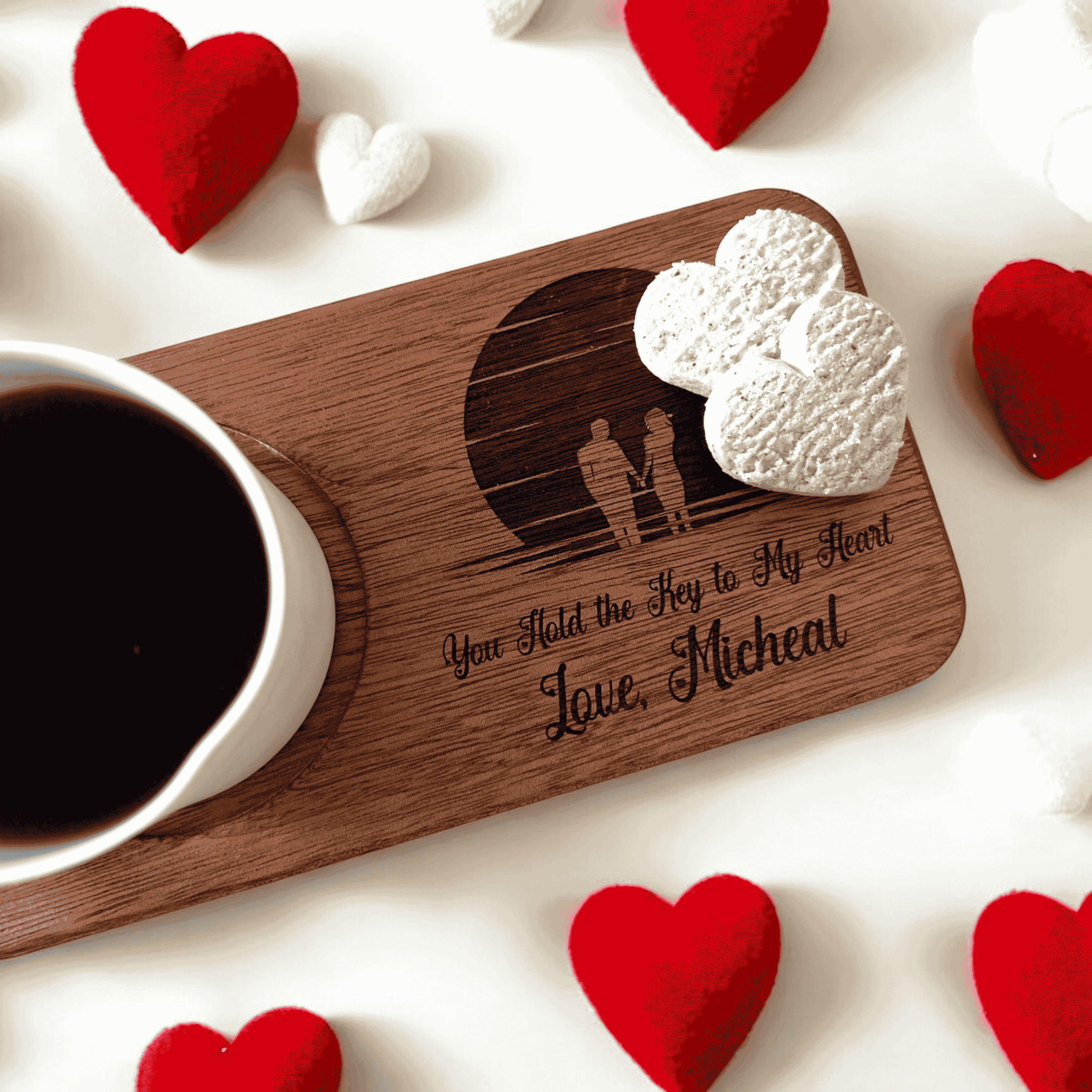 Handgefertigtes Kaffee- und Tee-Serviertablett zum Valentinstag - personalisierte Songtexte und romantische Präsente