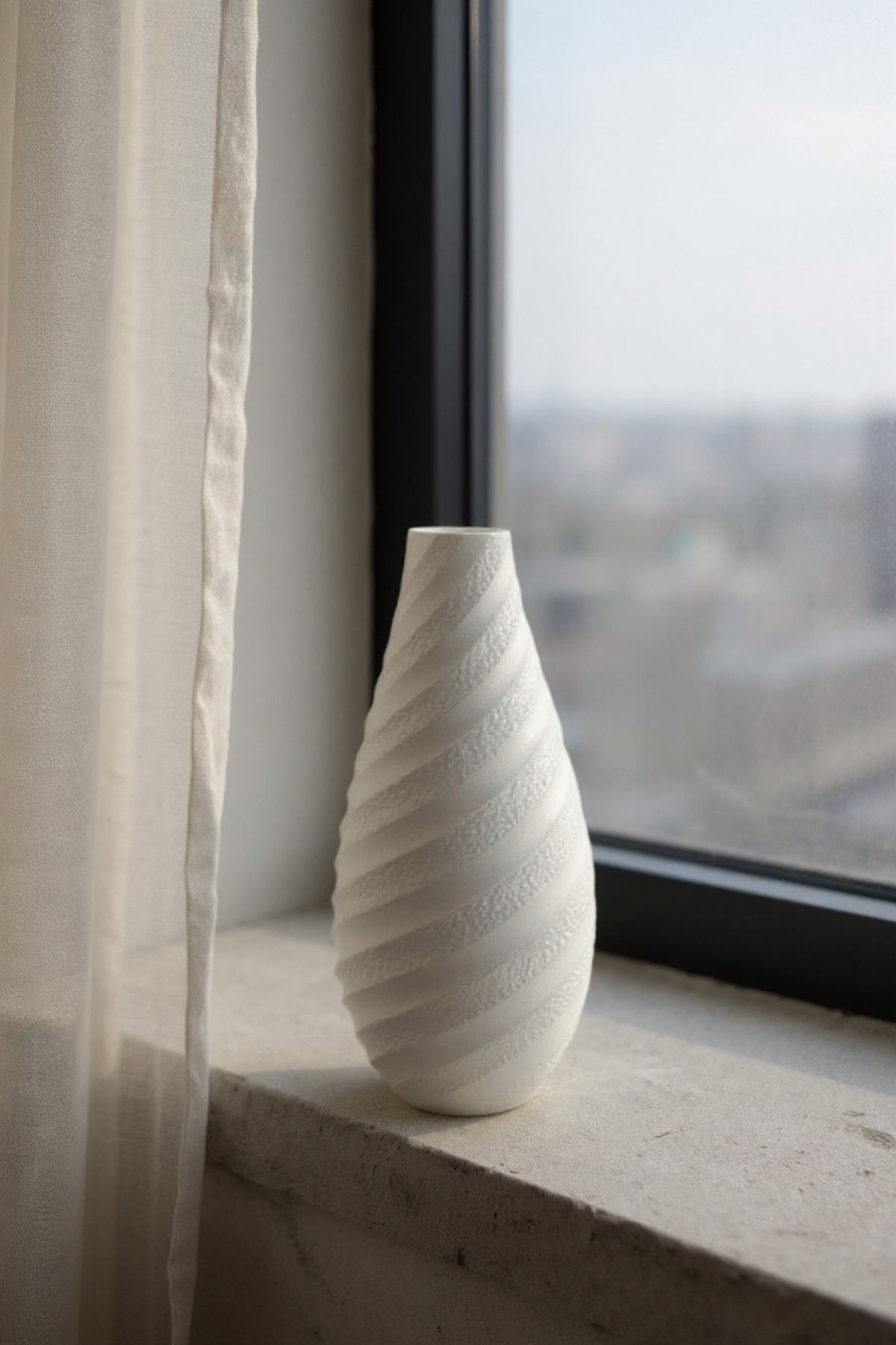 El Yapımı Spiral Desenli Parlak Vernikli Taş Tozu İskandinav Dekoratif Vazo 20 cm
