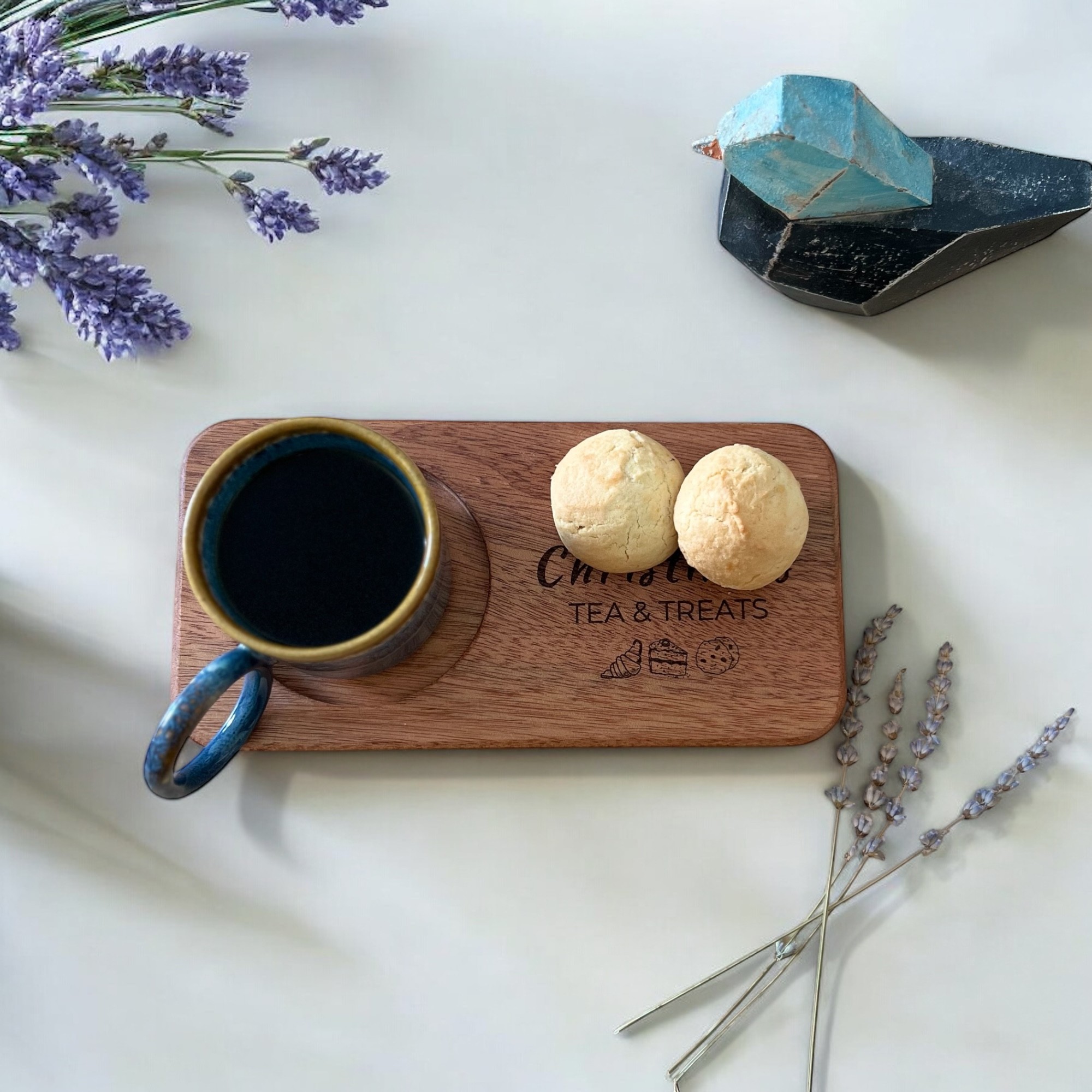 Personalisierter Sipo Kaffee-Servierteller aus Holz. 