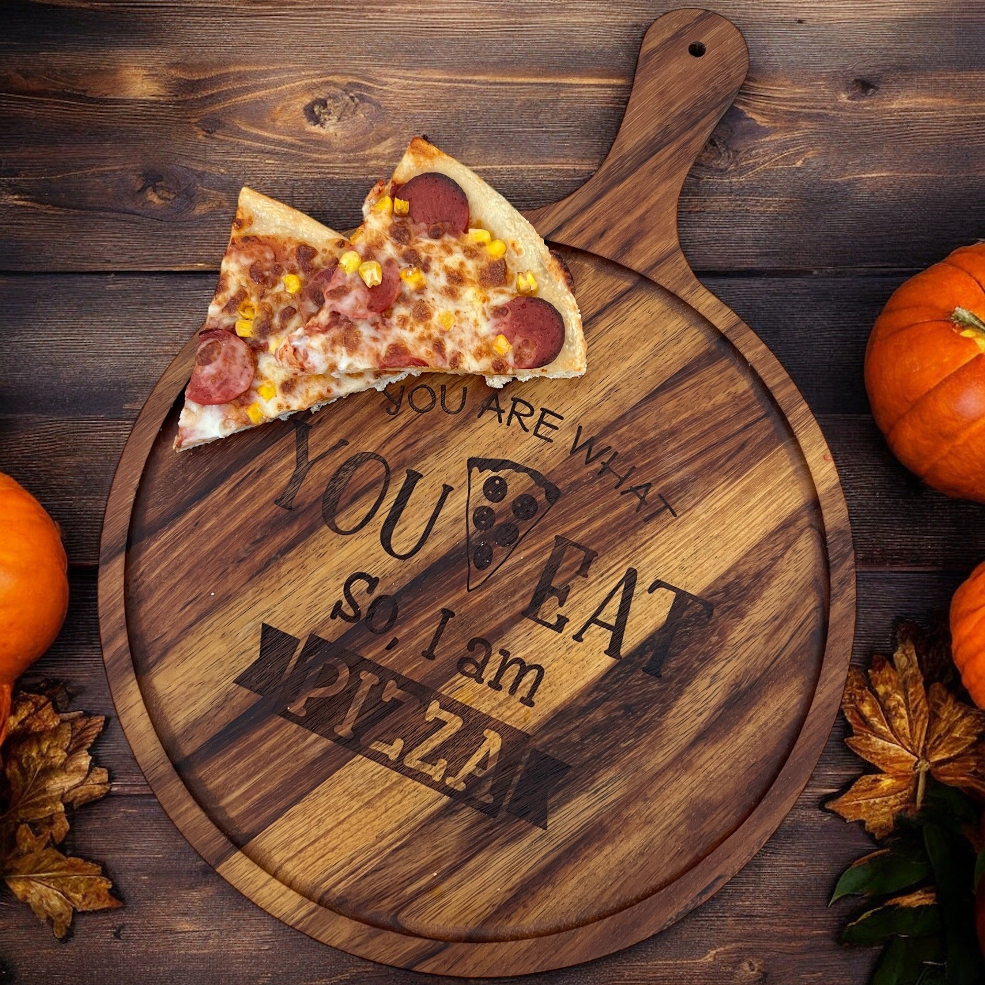 Handgefertigtes Pizza-Servierbrett aus Iroko – Lasergravur, Naturholz, große Dimensionen (47,5 x 34 cm)