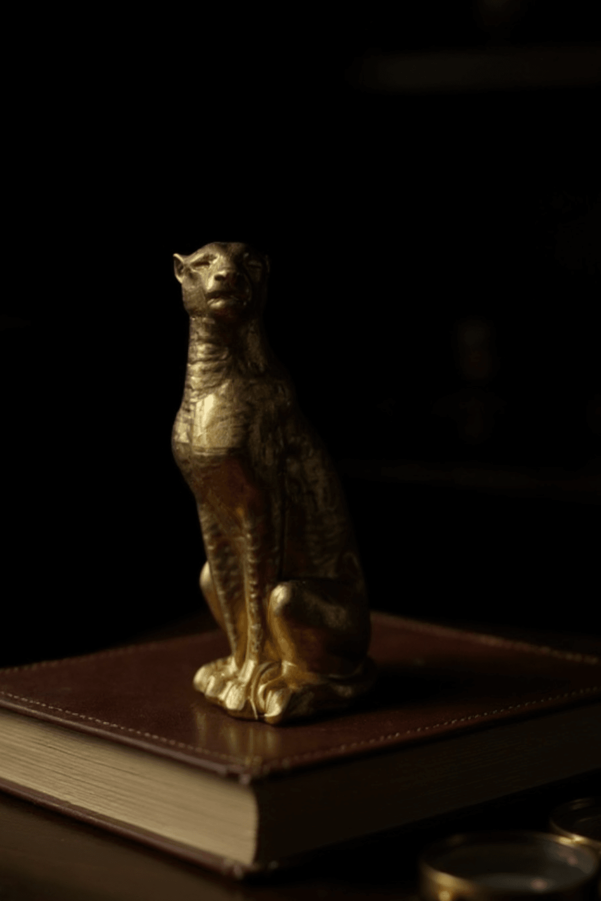 El Yapımı Gold Leopar Biblo 17 cm – Dekoratif Heykel, Modern Tasarım Şık Ev Dekorasyonu Aksesuarı