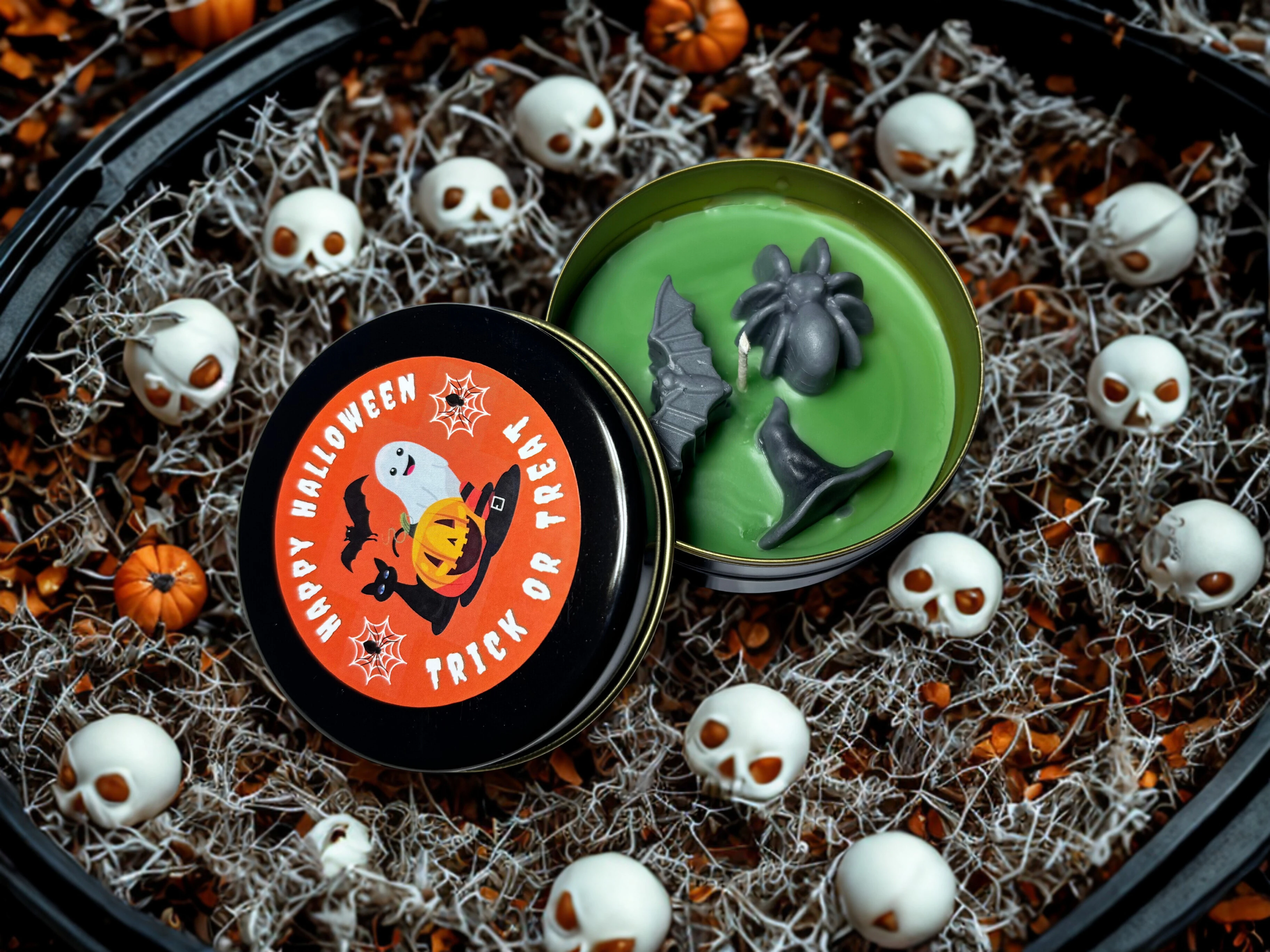 🎃 Halloween Metal Kutu Mum – Doğal, El Yapımı, Temalı Mum