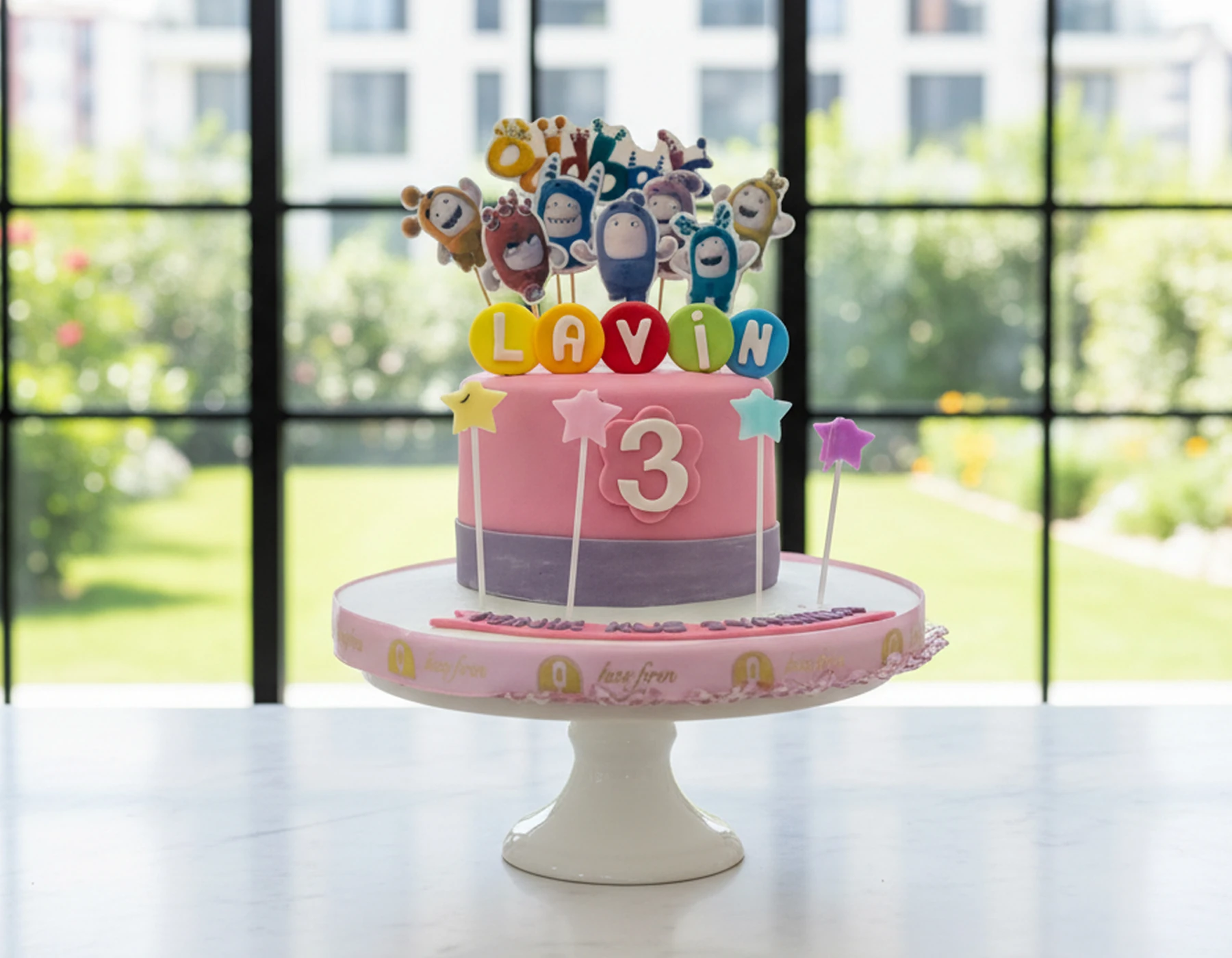 Mutlu Canavarlar Doğum Günü Pastası