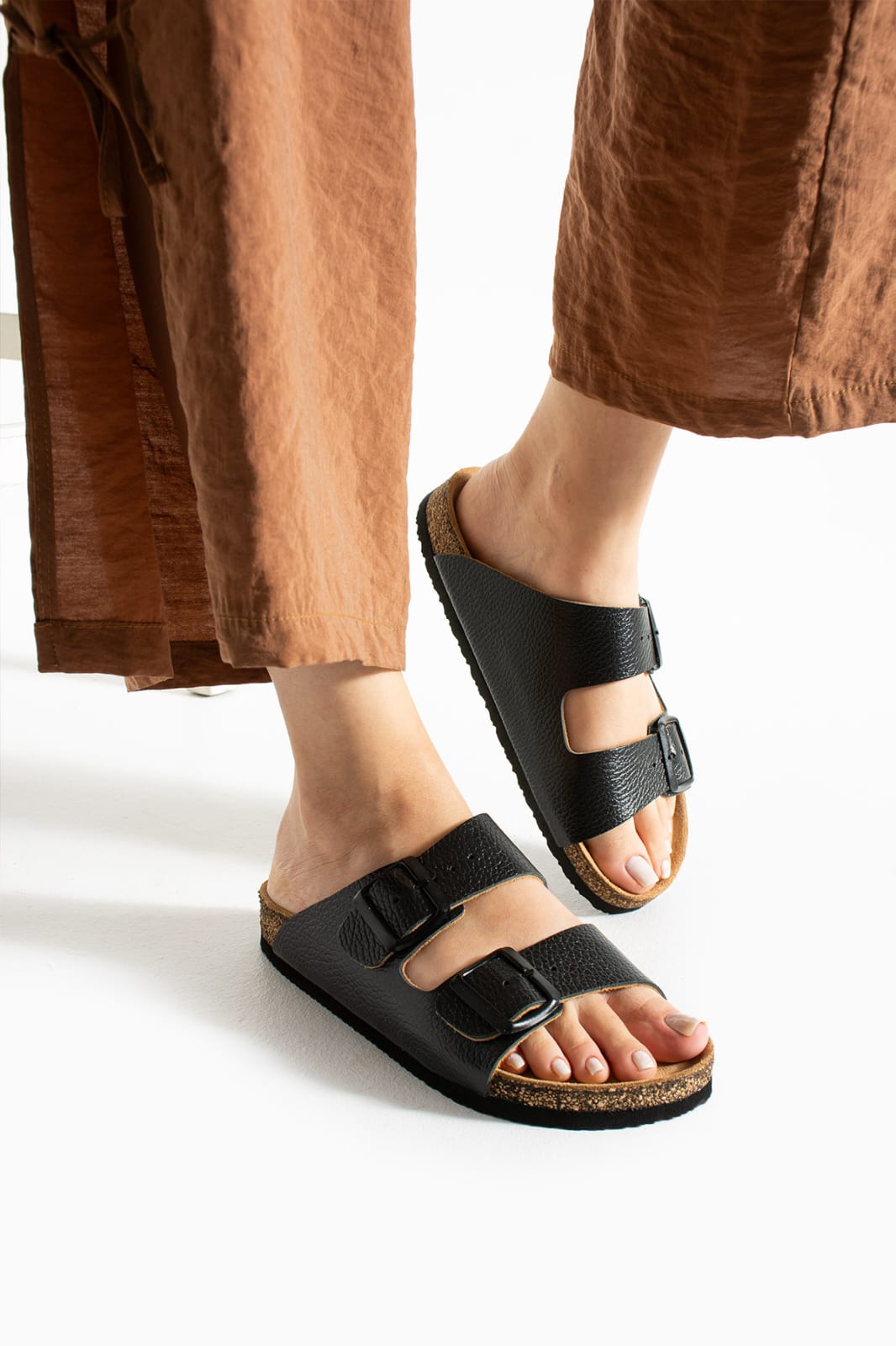 Mycorni Doğal Mantar Tabanlı, Hakiki Deri Unisex Çift Tokalı Terlik