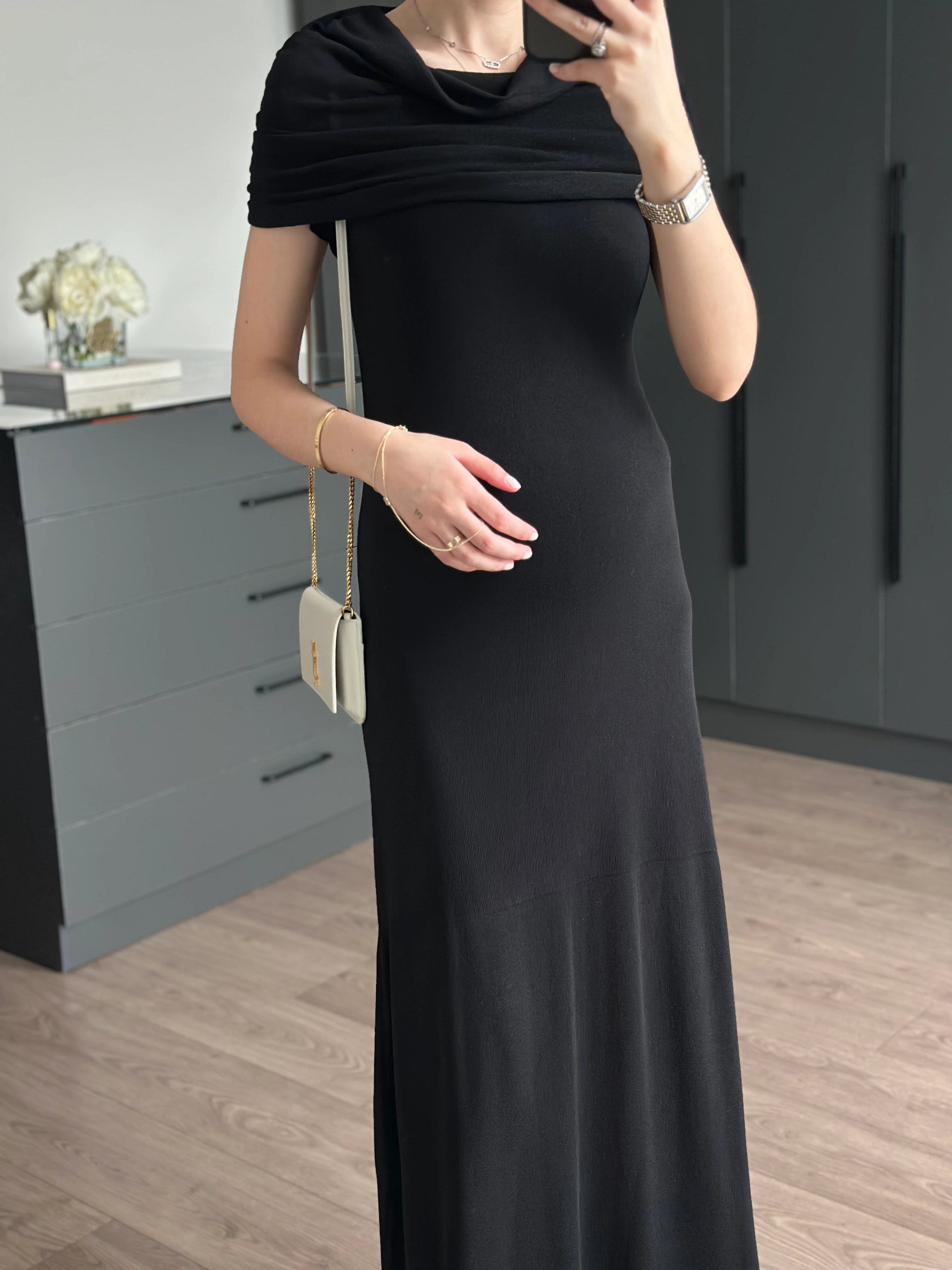 SİYAH YAKA DETAYLI TASARIM TRİKO ELBİSE