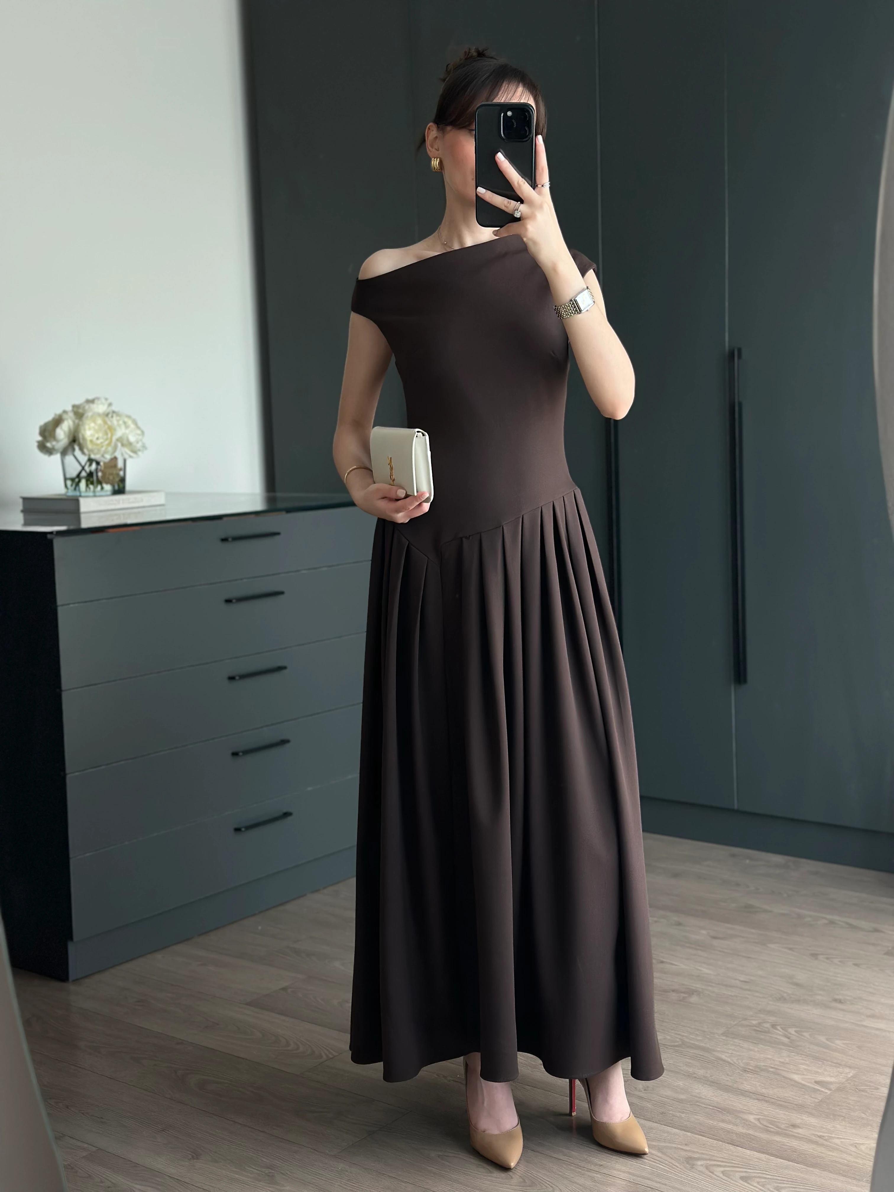 TASARIM KAYIK YAKA PİLELİ ELBİSE