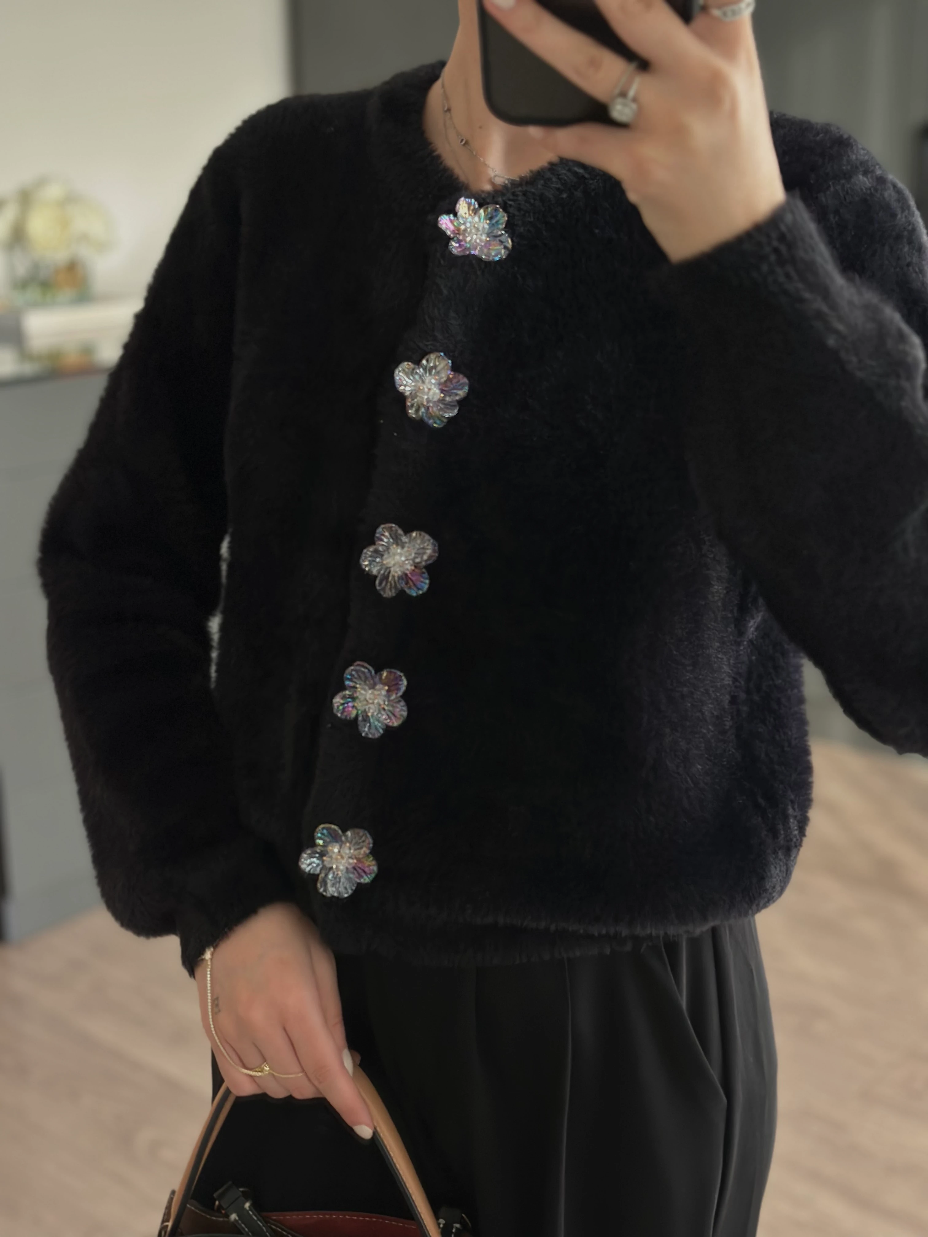 ÇİÇEK TAŞLI YUMOŞ HIRKA - Siyah