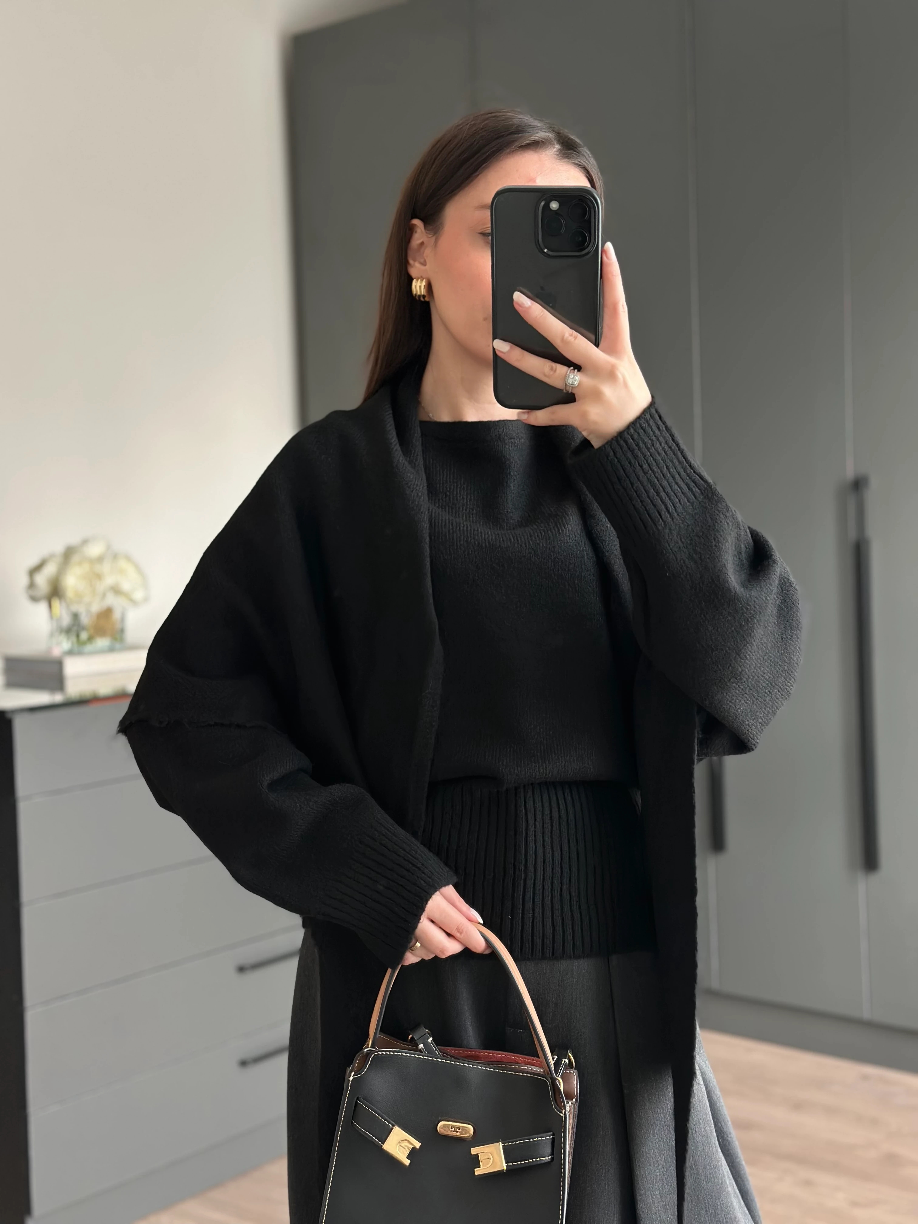 ŞAL DETAYLI TRİKO KAZAK - SİYAH