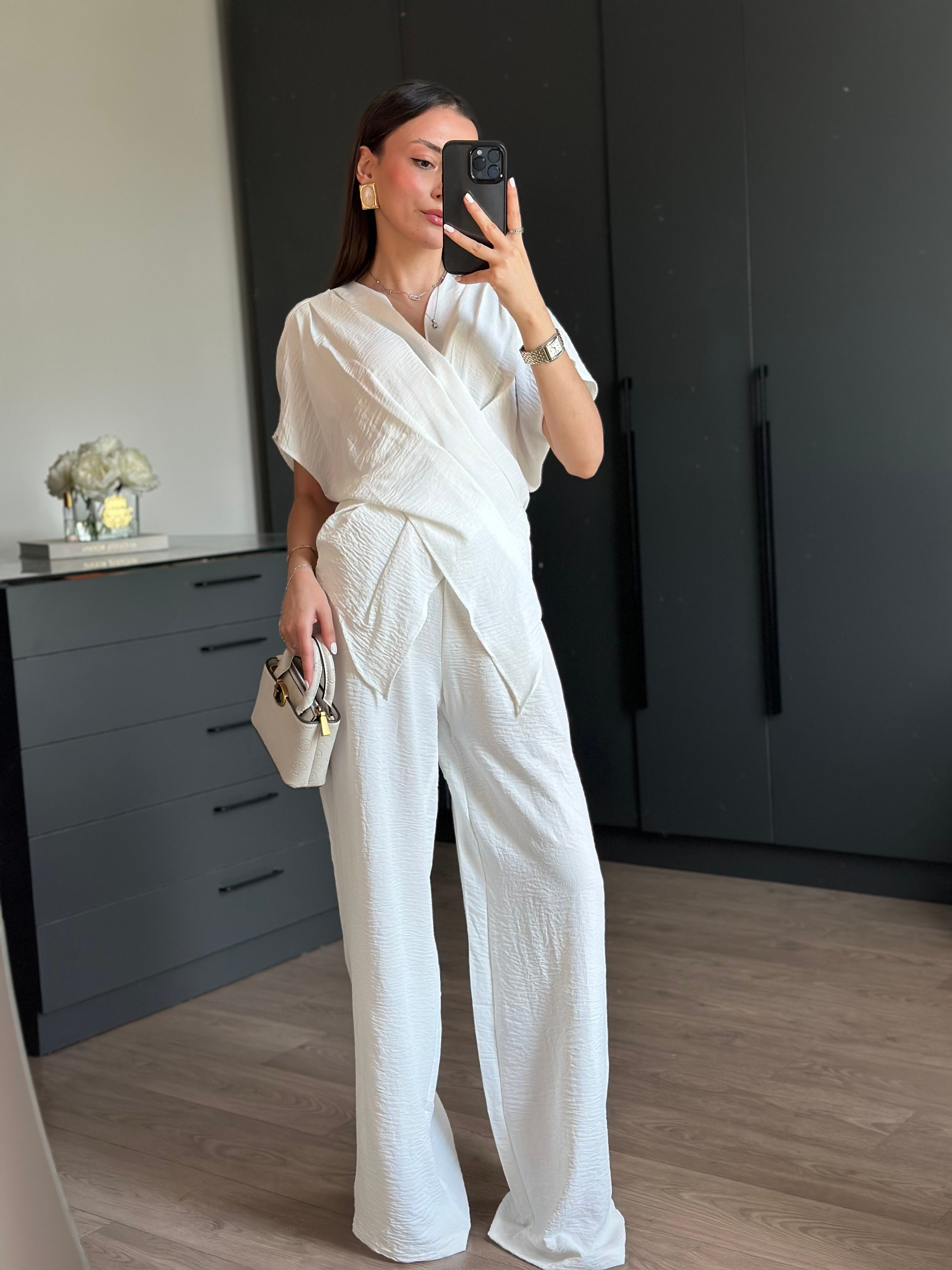 BEYAZ ASİMETRİK BLUZ PANTOLON TAKIM