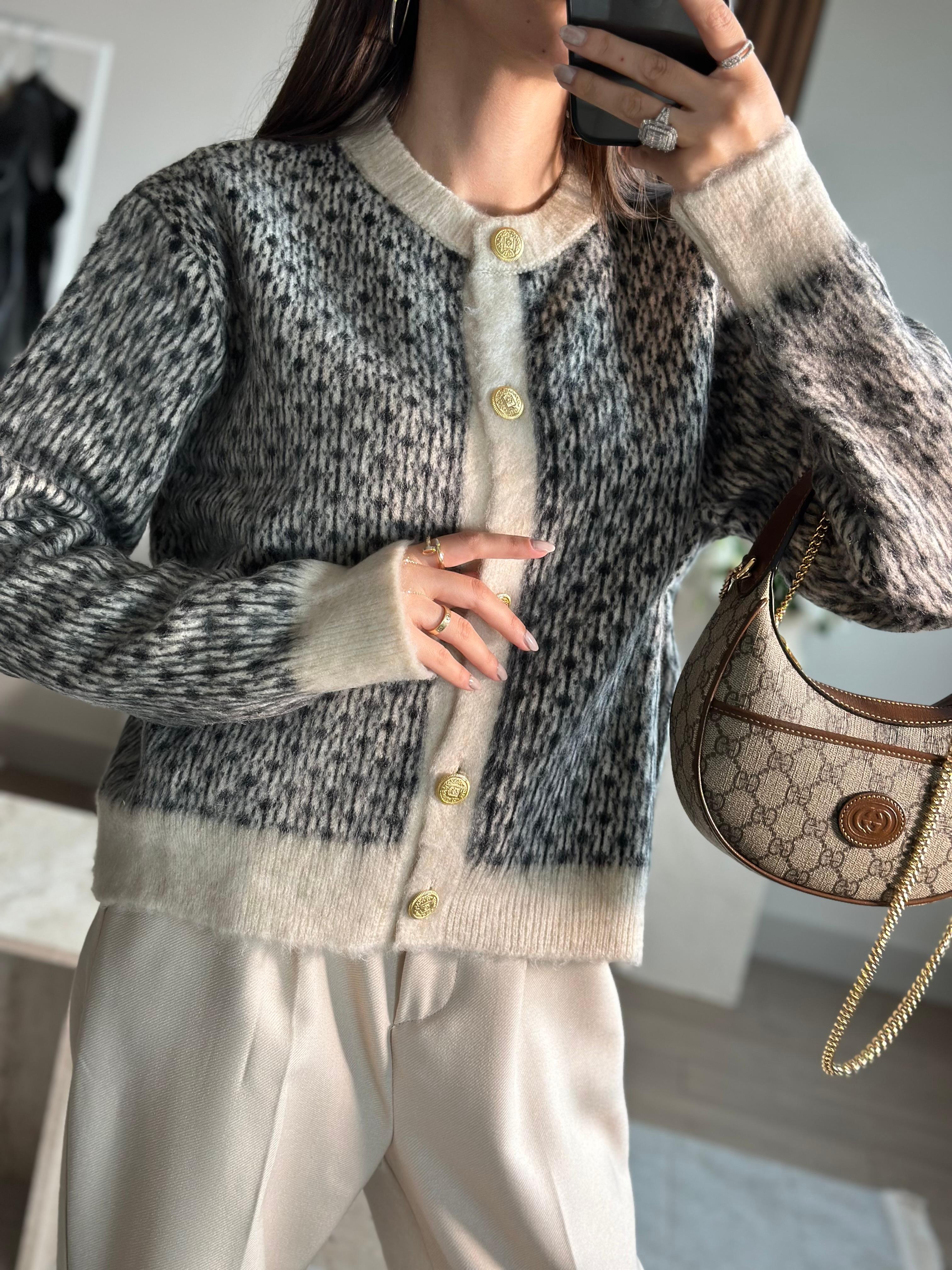 DÜĞMELİ TASARIM HIRKA