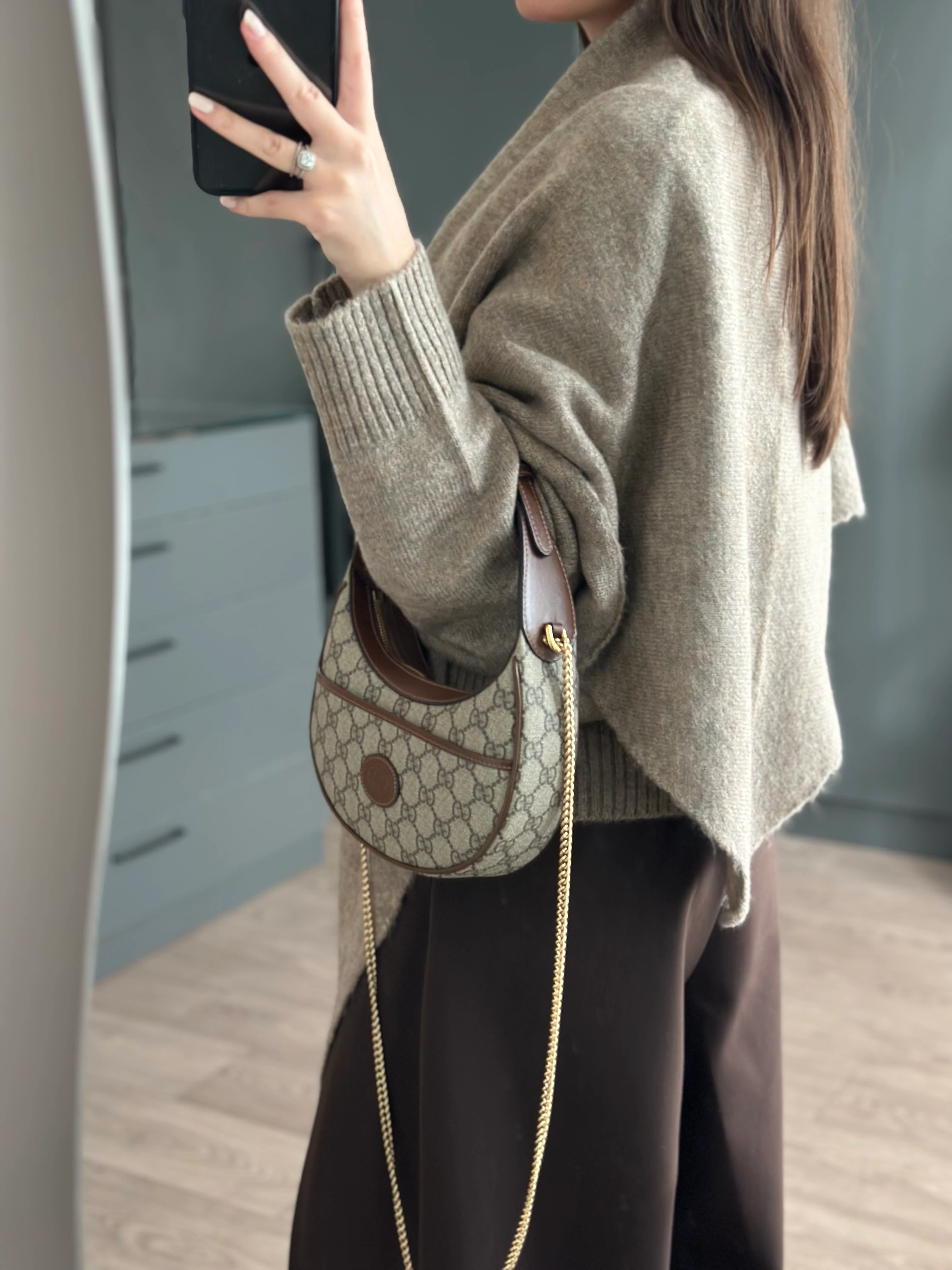 ŞAL DETAYLI TRİKO KAZAK - KOYU BEJ