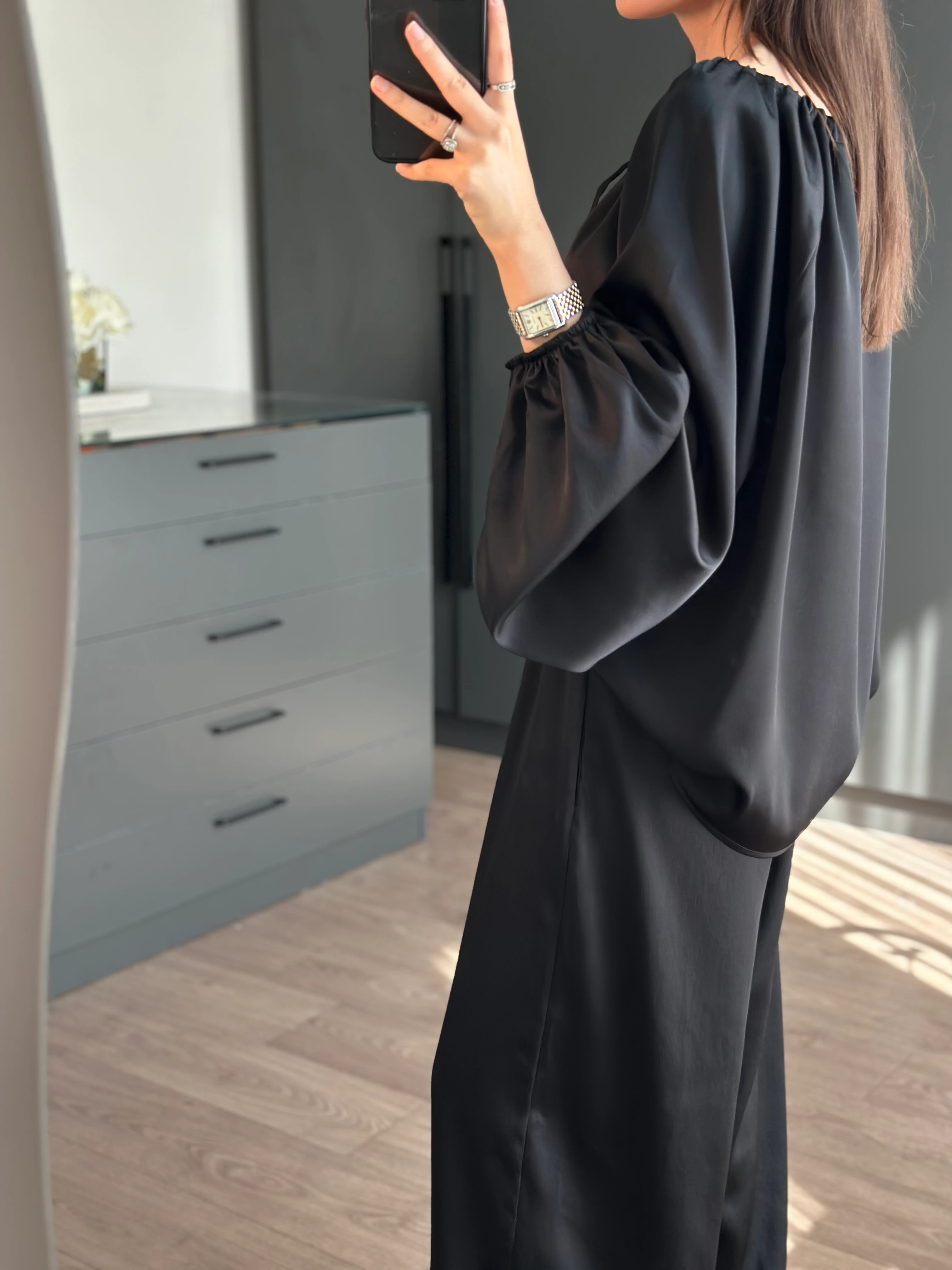 PAÇA DETAYLI TASARIM SATEN SİYAH TAKIM