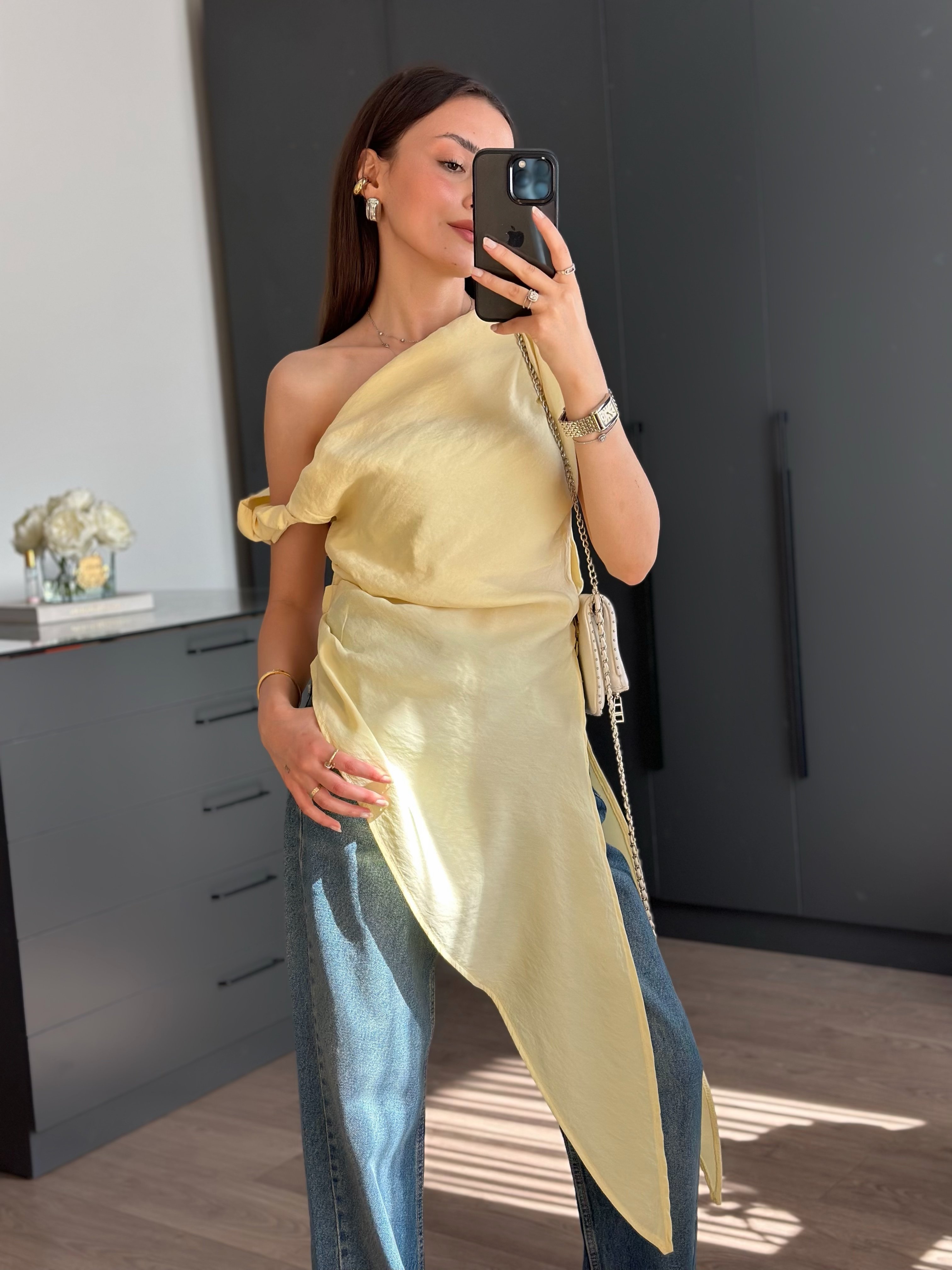 ASİMETRİK YAKA TASARIM SARI BLUZ