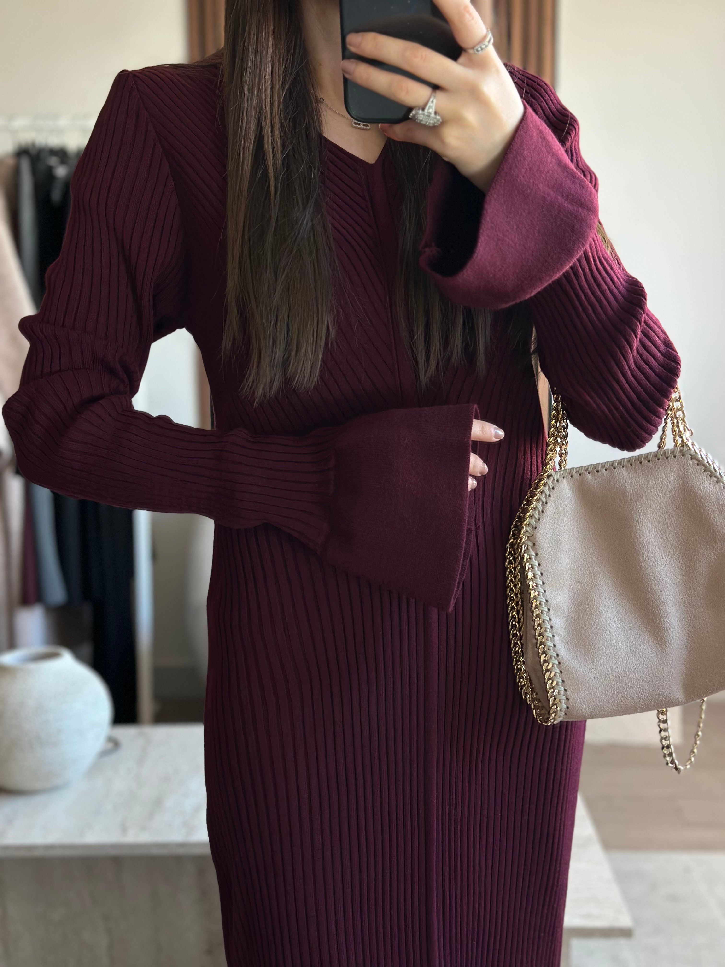 BORDO DOKULU V YAKA TRİKO ELBİSE 