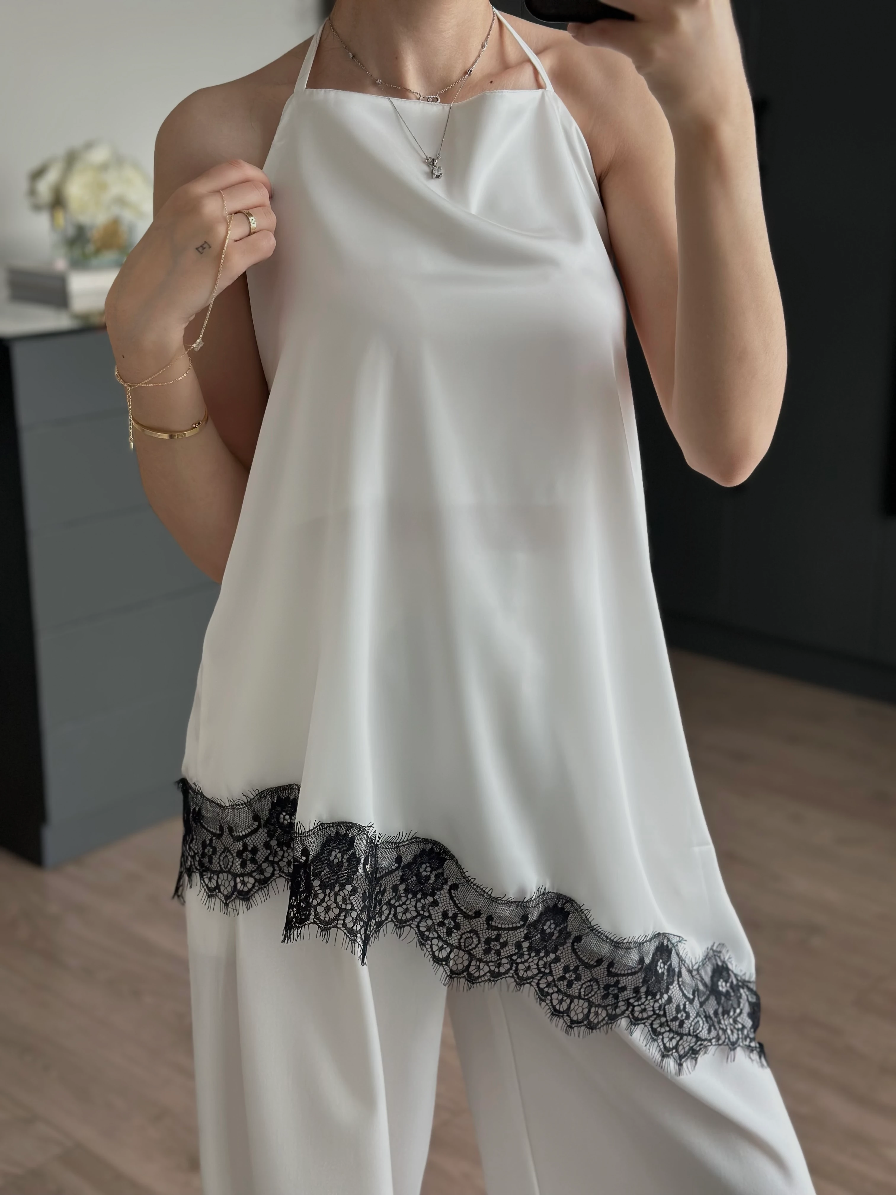 BEYAZ DANTEL DETAYLI SATEN BLUZ