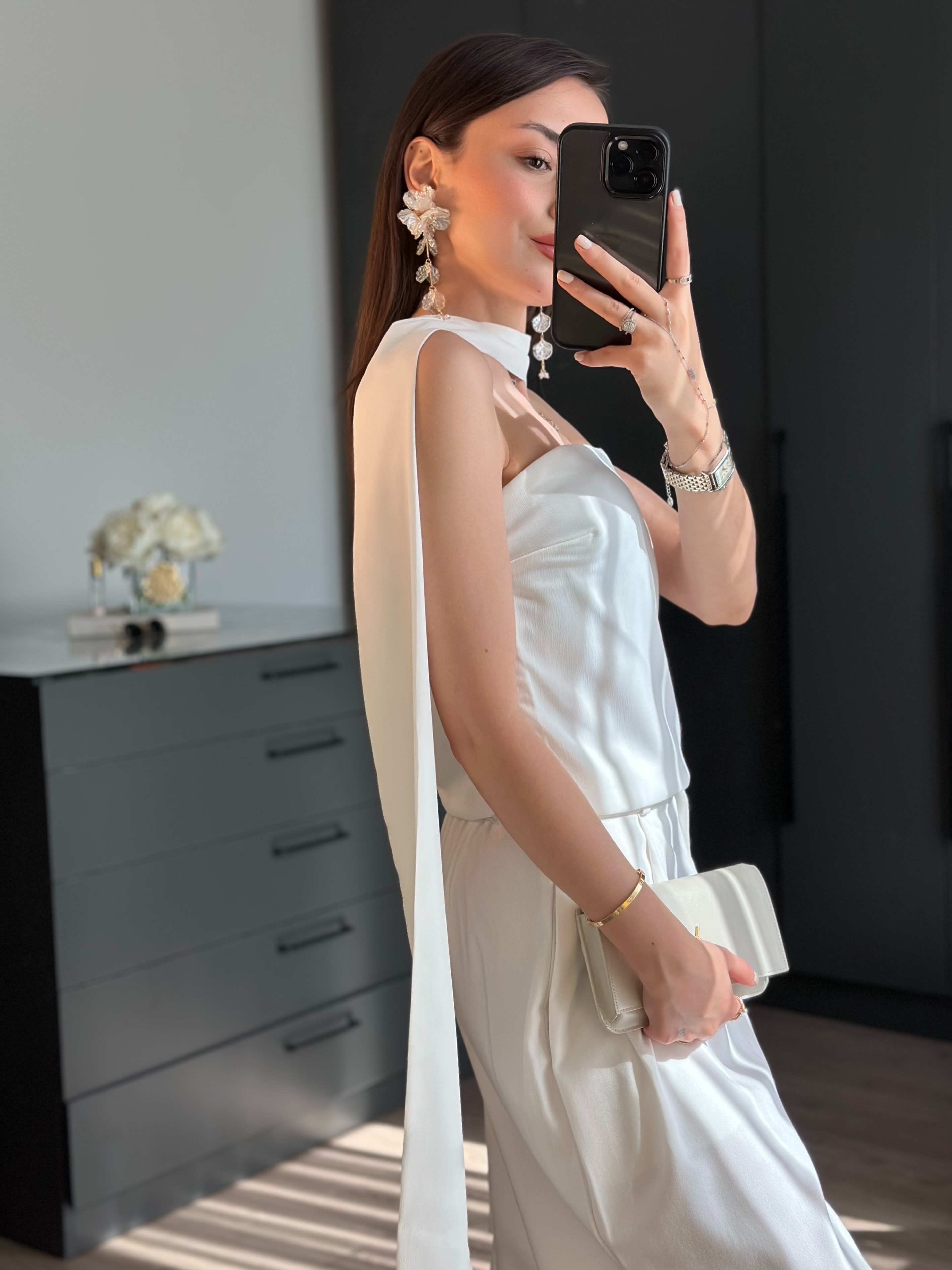 SATEN TASARIM ŞAL YAKA STRAPLEZ BEYAZ BLUZ