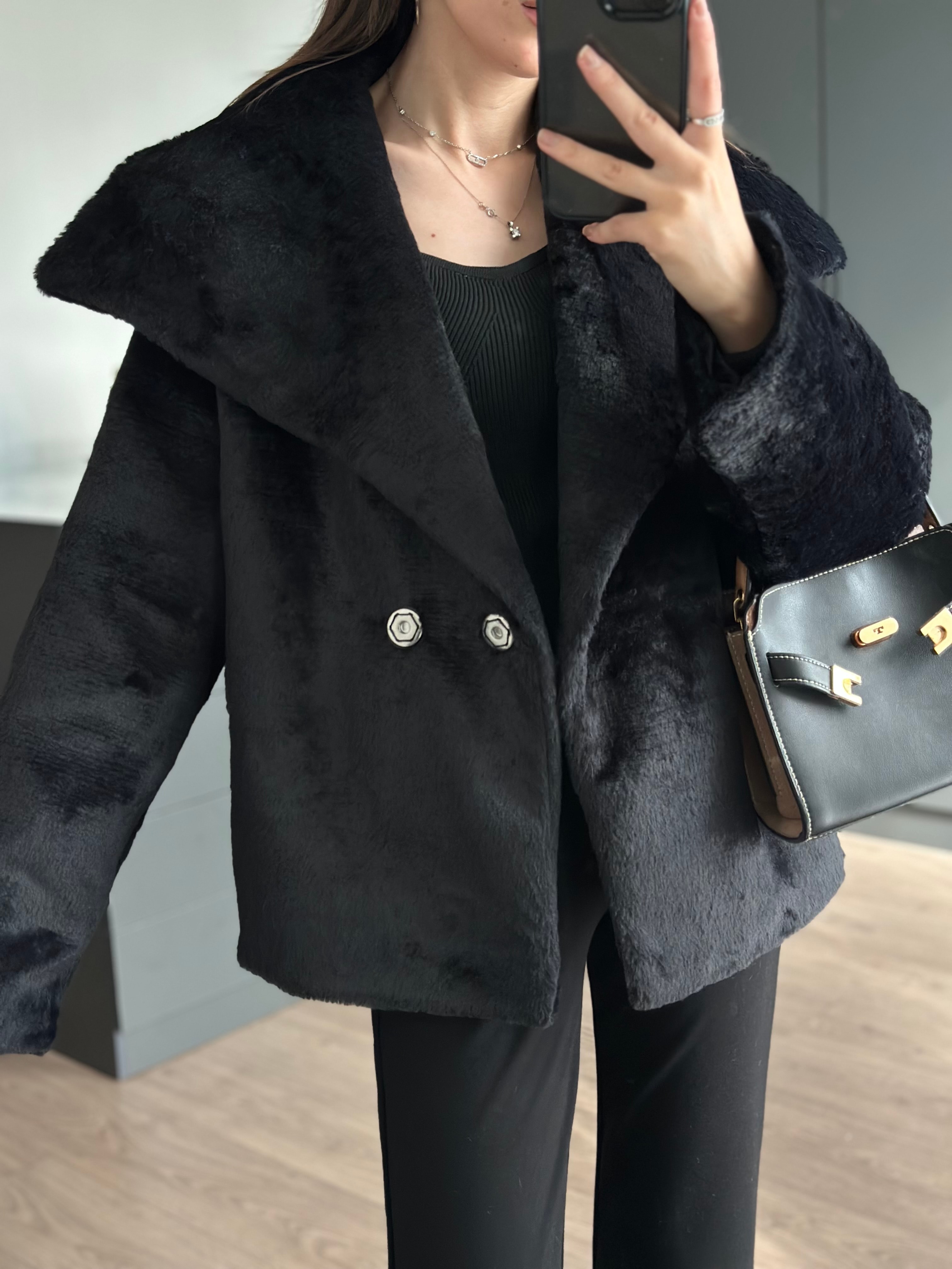 PELUŞ TASARIM YAKA SİYAH CEKET 