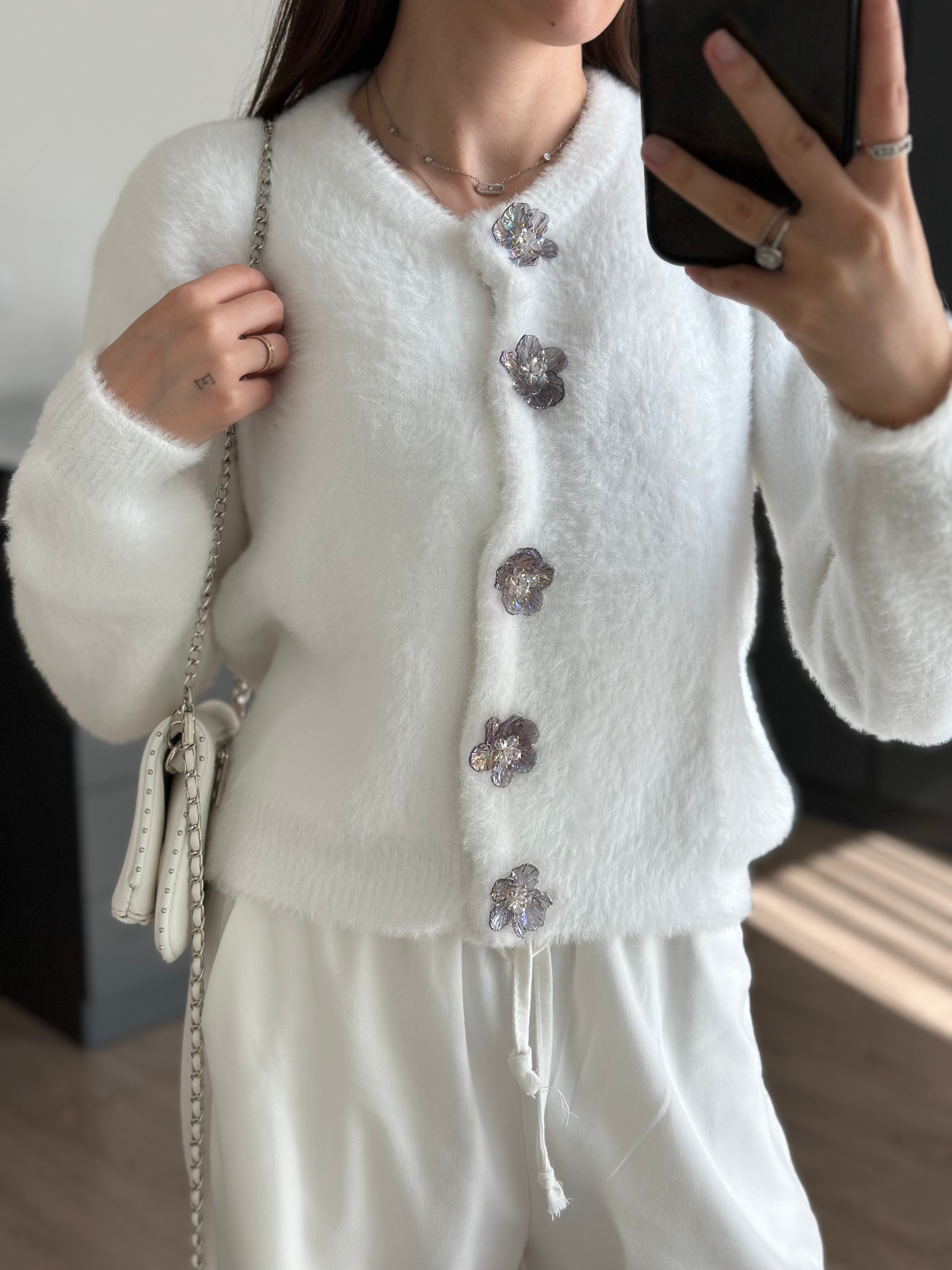 ÇİÇEK TAŞLI YUMOŞ HIRKA