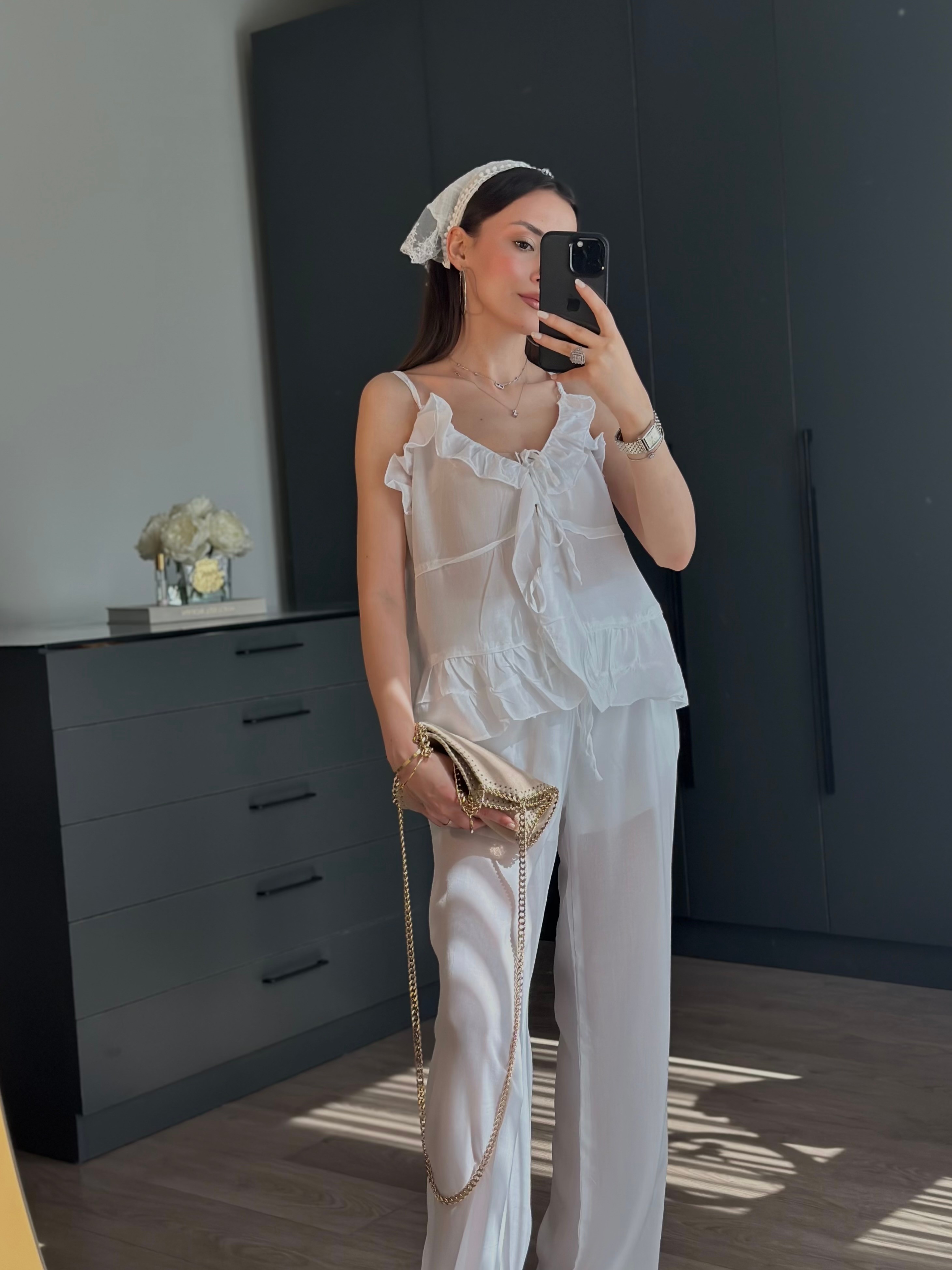 BEYAZ ASKILI FIRFIRLI BLUZ PANTOLON TAKIM