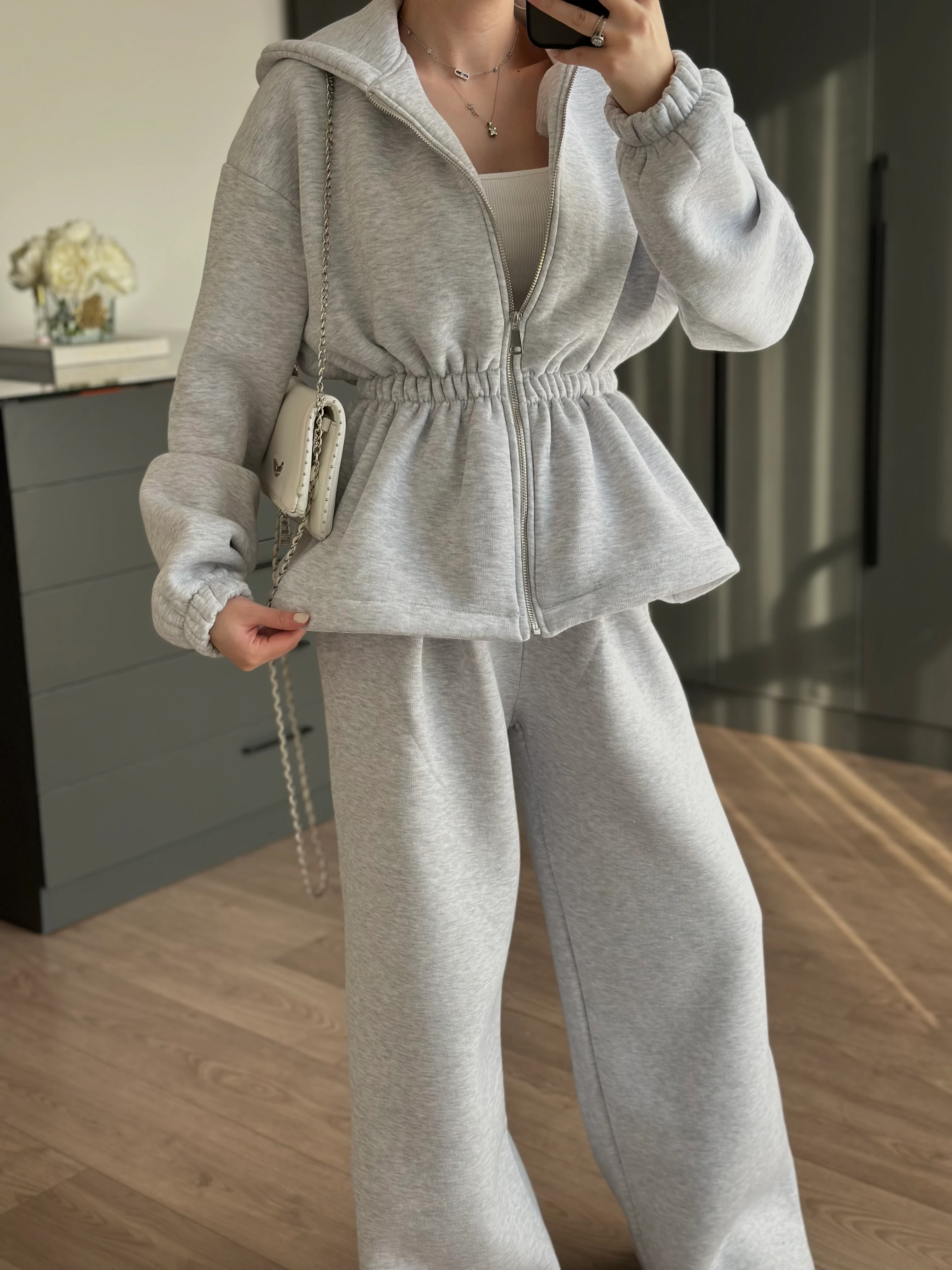 BELİ BÜZGÜ DETAYLI ŞARDONLU İKİLİ TAKIM - Gri