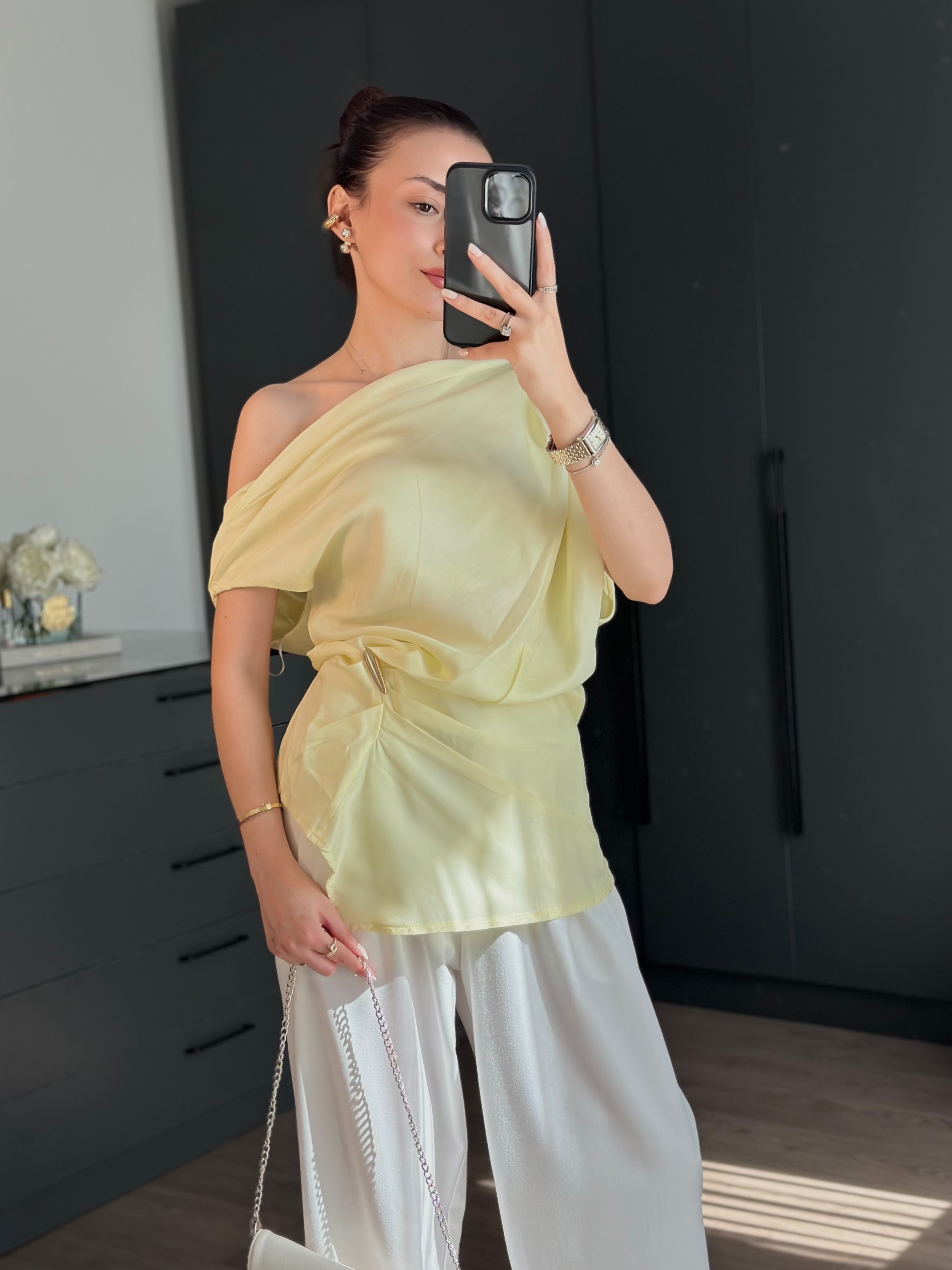 SARI TASARIM YAKA BLUZ
