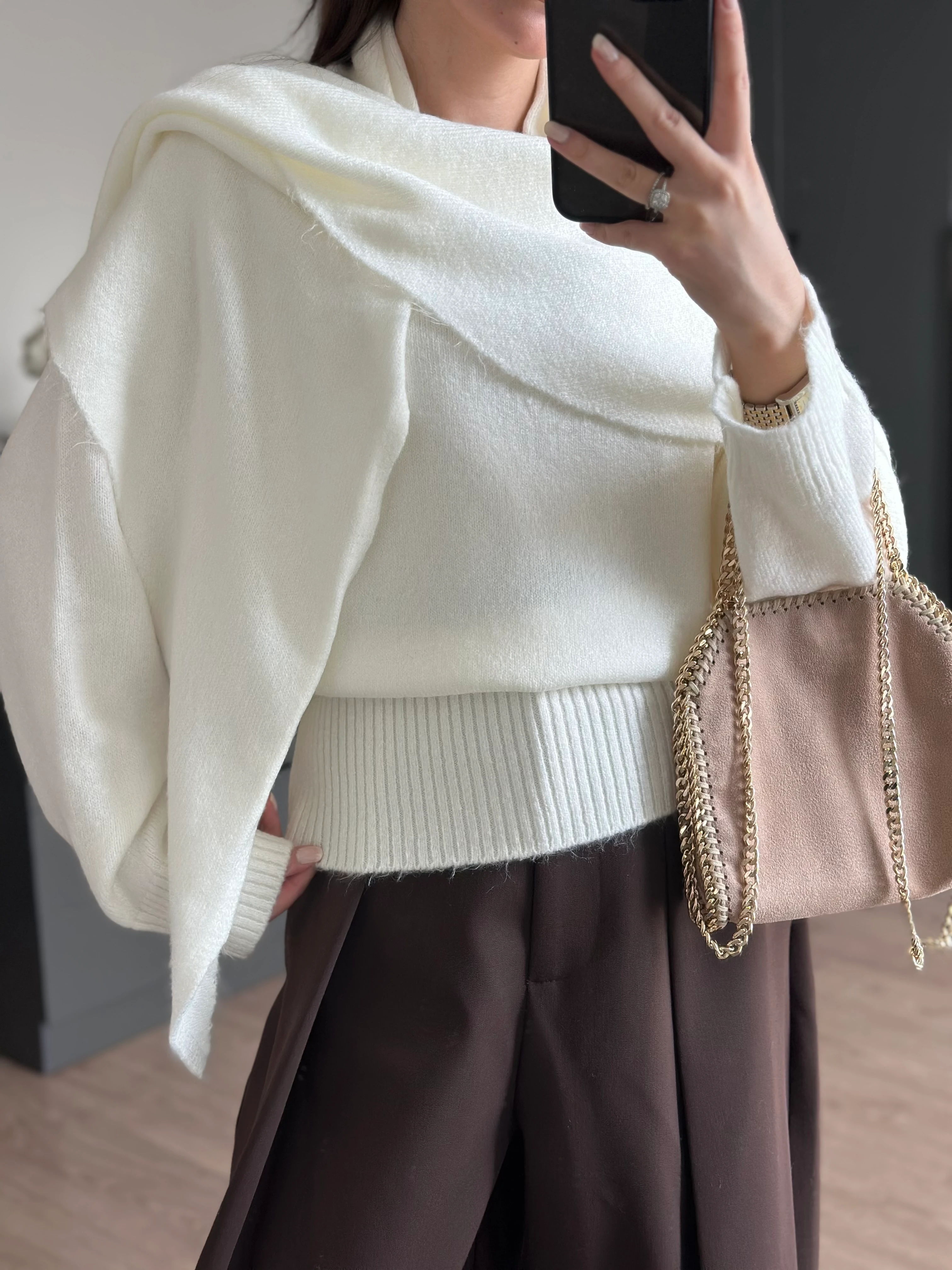 ŞAL DETAYLI TRİKO KAZAK