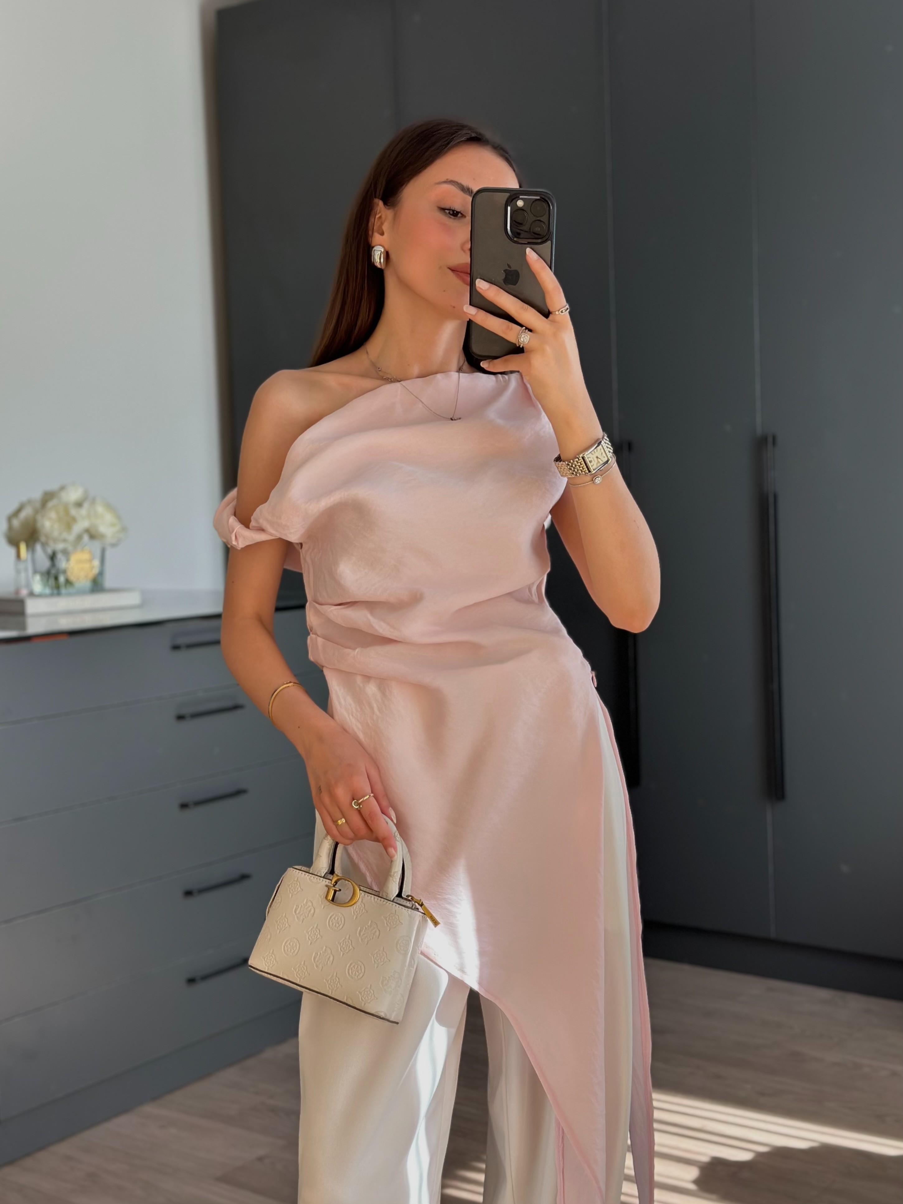 ASİMETRİK YAKA TASARIM PEMBE BLUZ