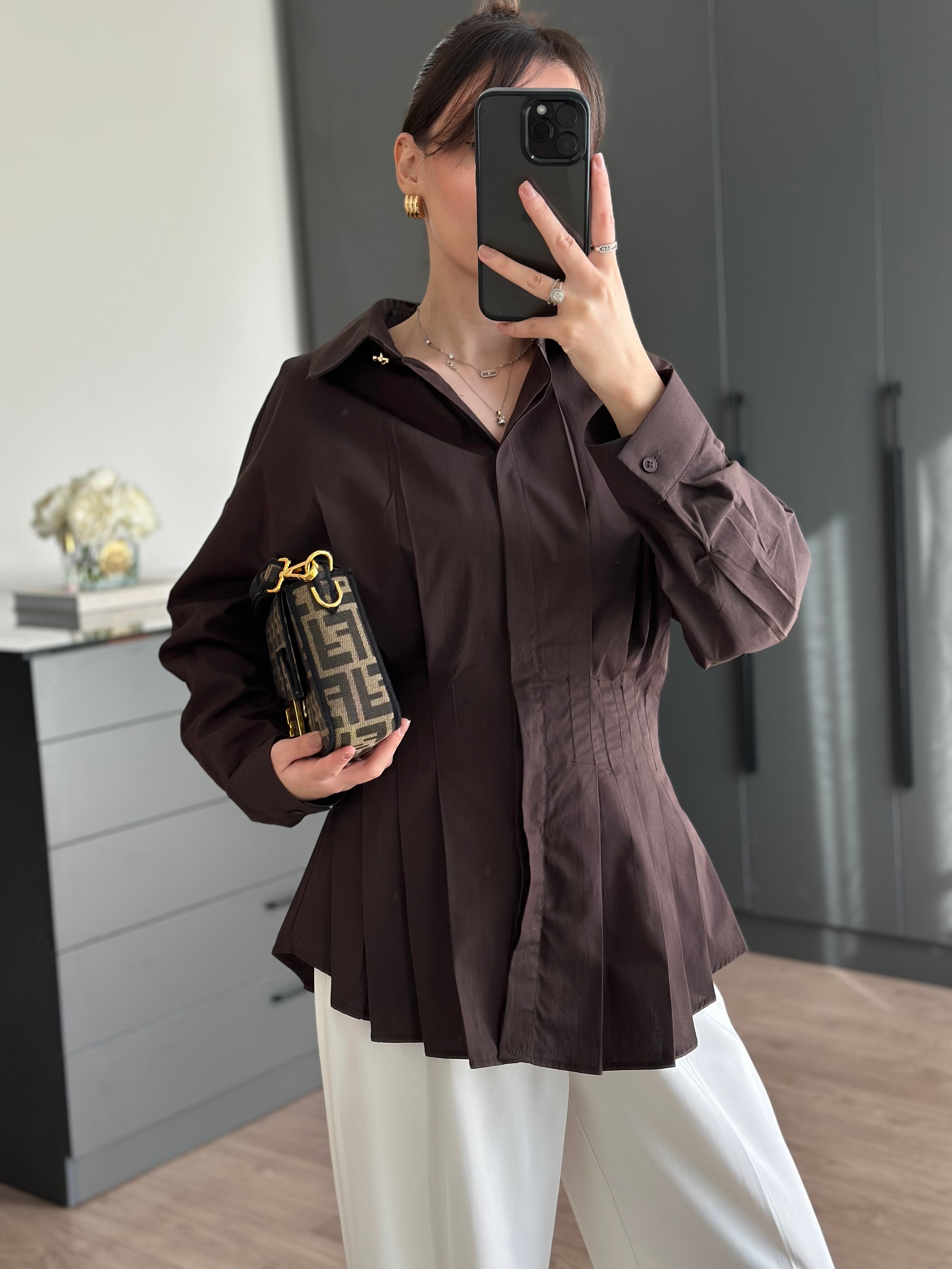 PİLİSE DETAYLI BELİ OTURTMALI ACI KAHVE GÖMLEK