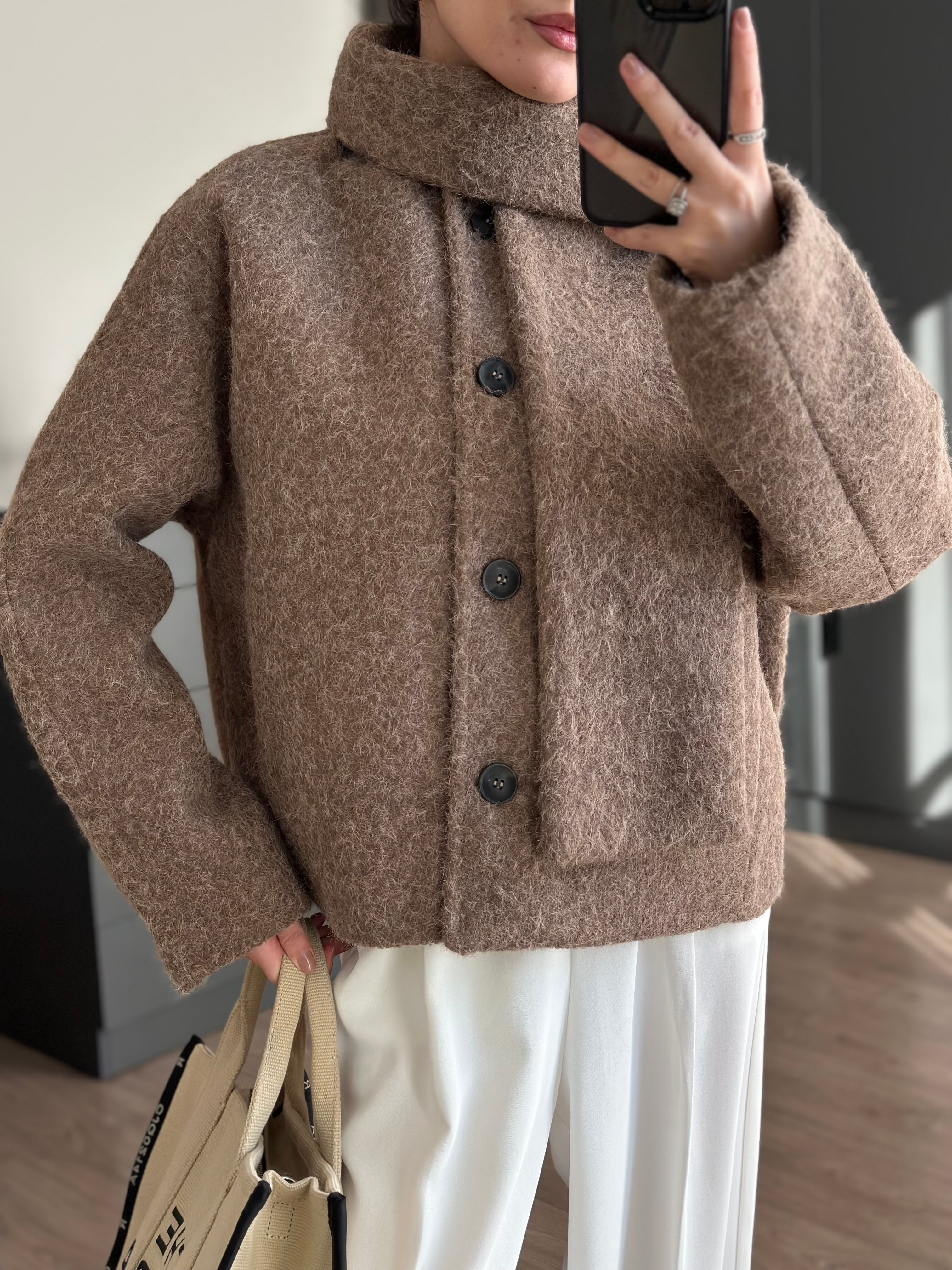 ATKI DETAYLI KISA VİZON KABAN