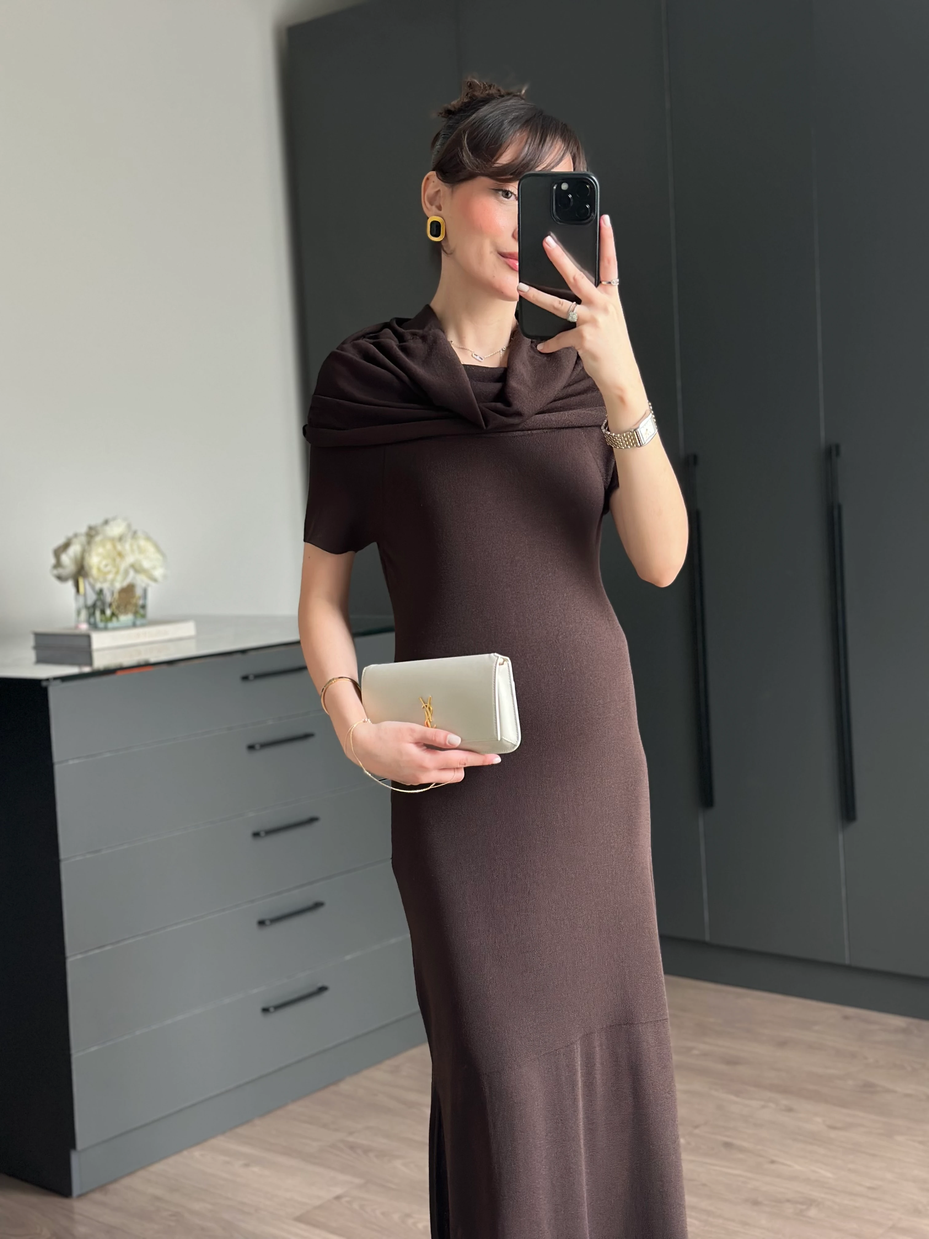 ACI KAHVE YAKA DETAYLI TASARIM TRİKO ELBİSE