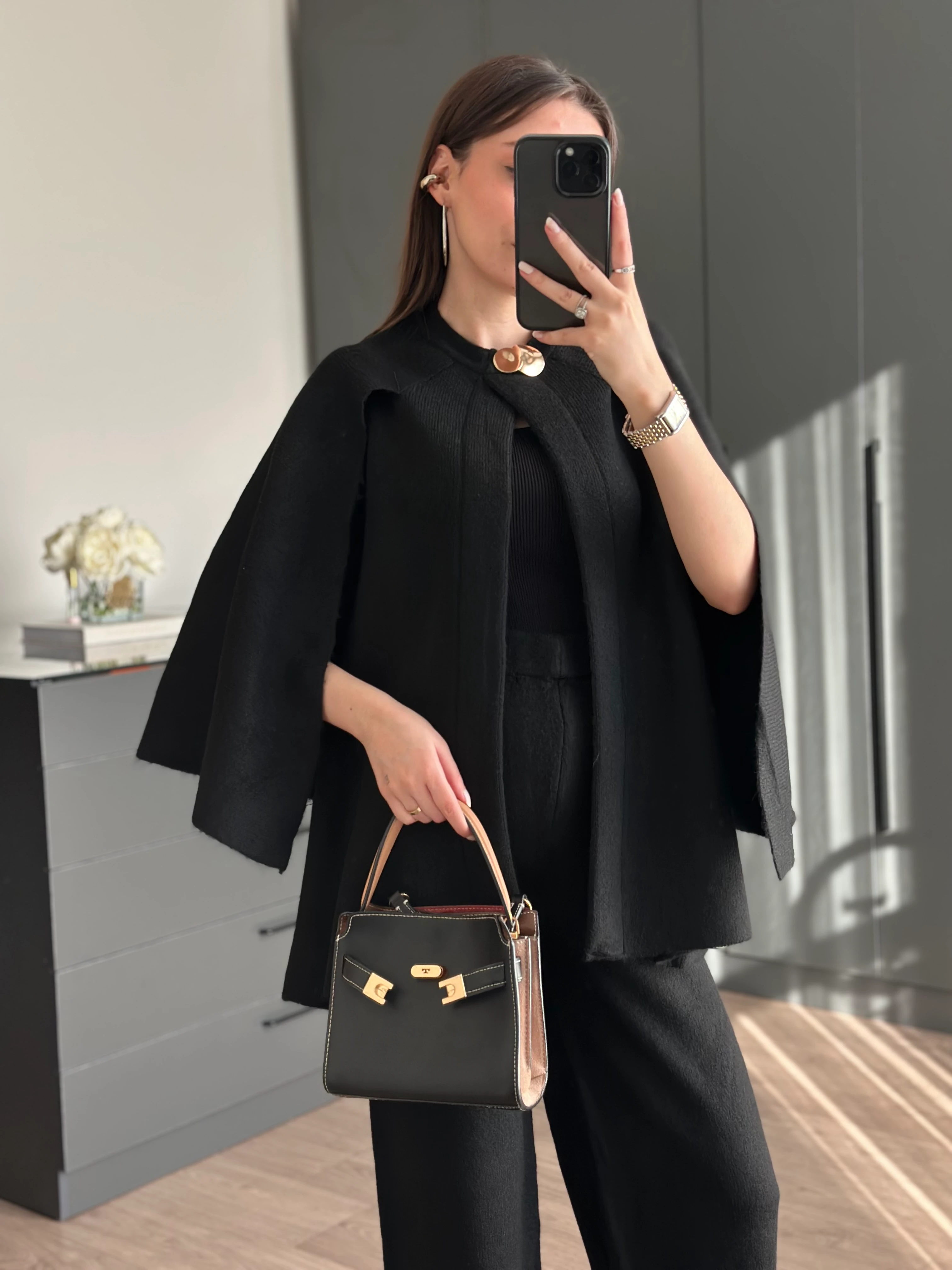 SİYAH METAL DÜĞME DETAYLI TRİKO PANÇO