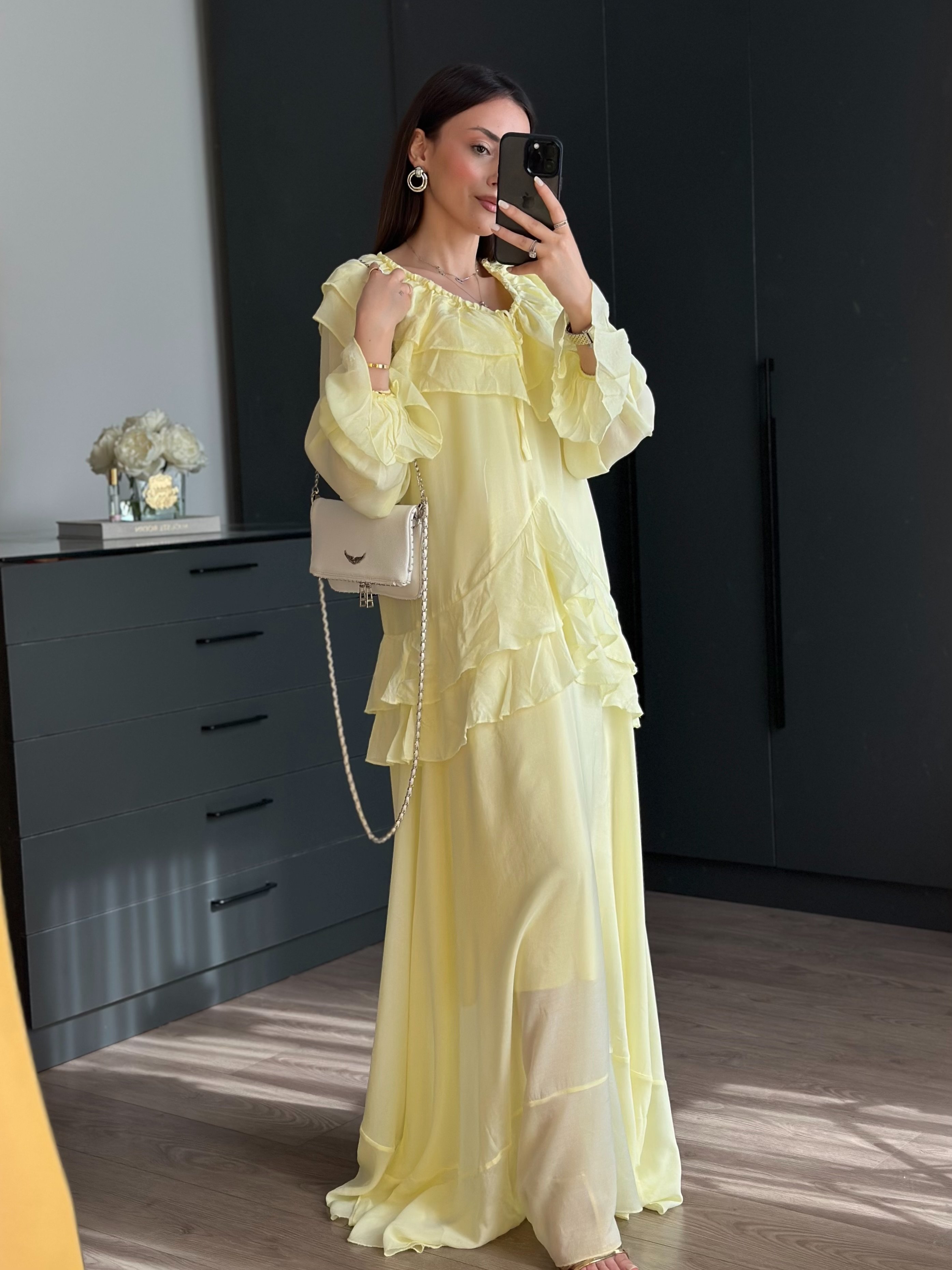 AZELYA SARI FIRFIRLI TASARIM ELBİSE