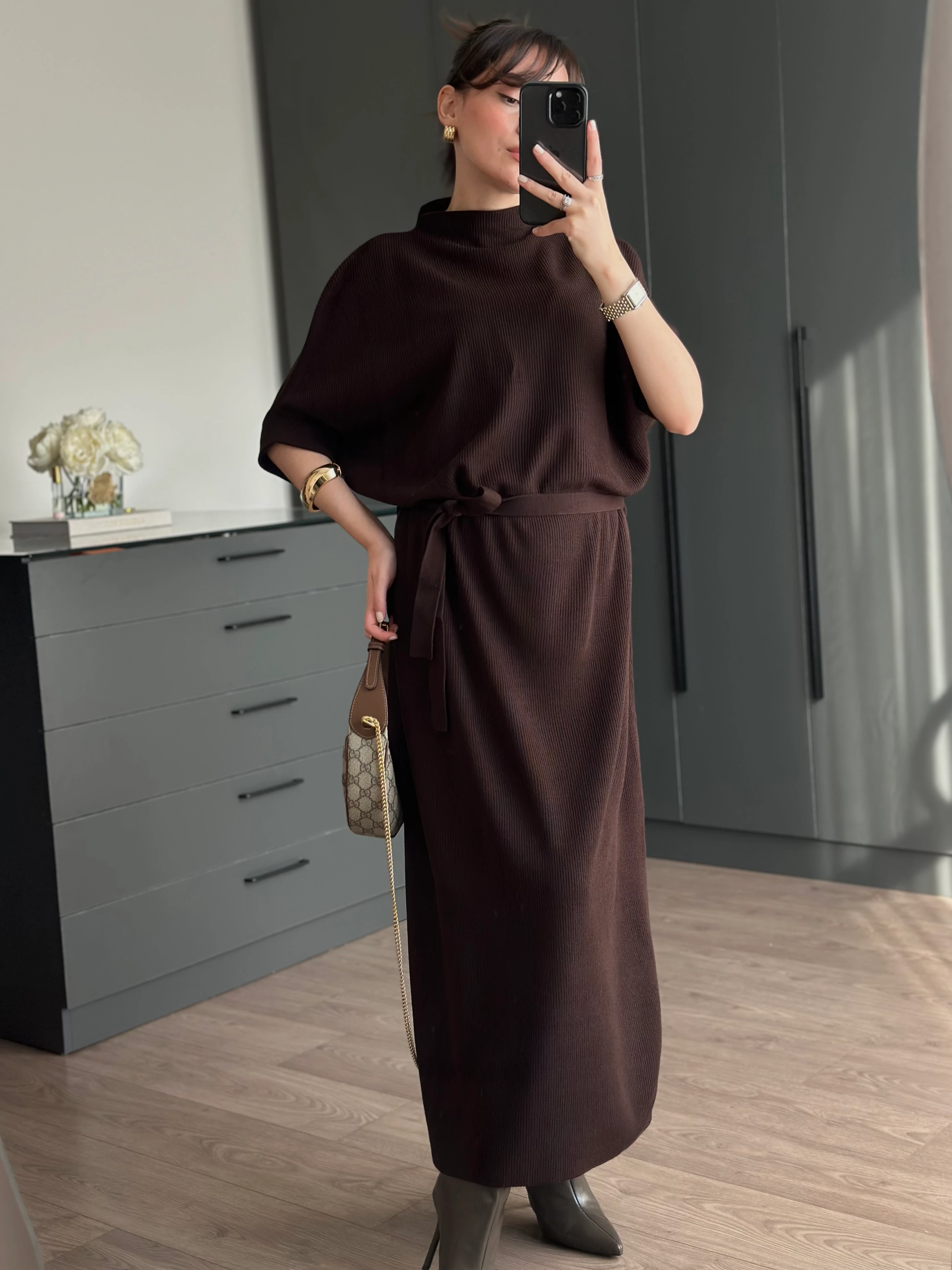 KUŞAKLI DÜŞÜK KOL TRİKO ELBİSE - ACI KAHVE