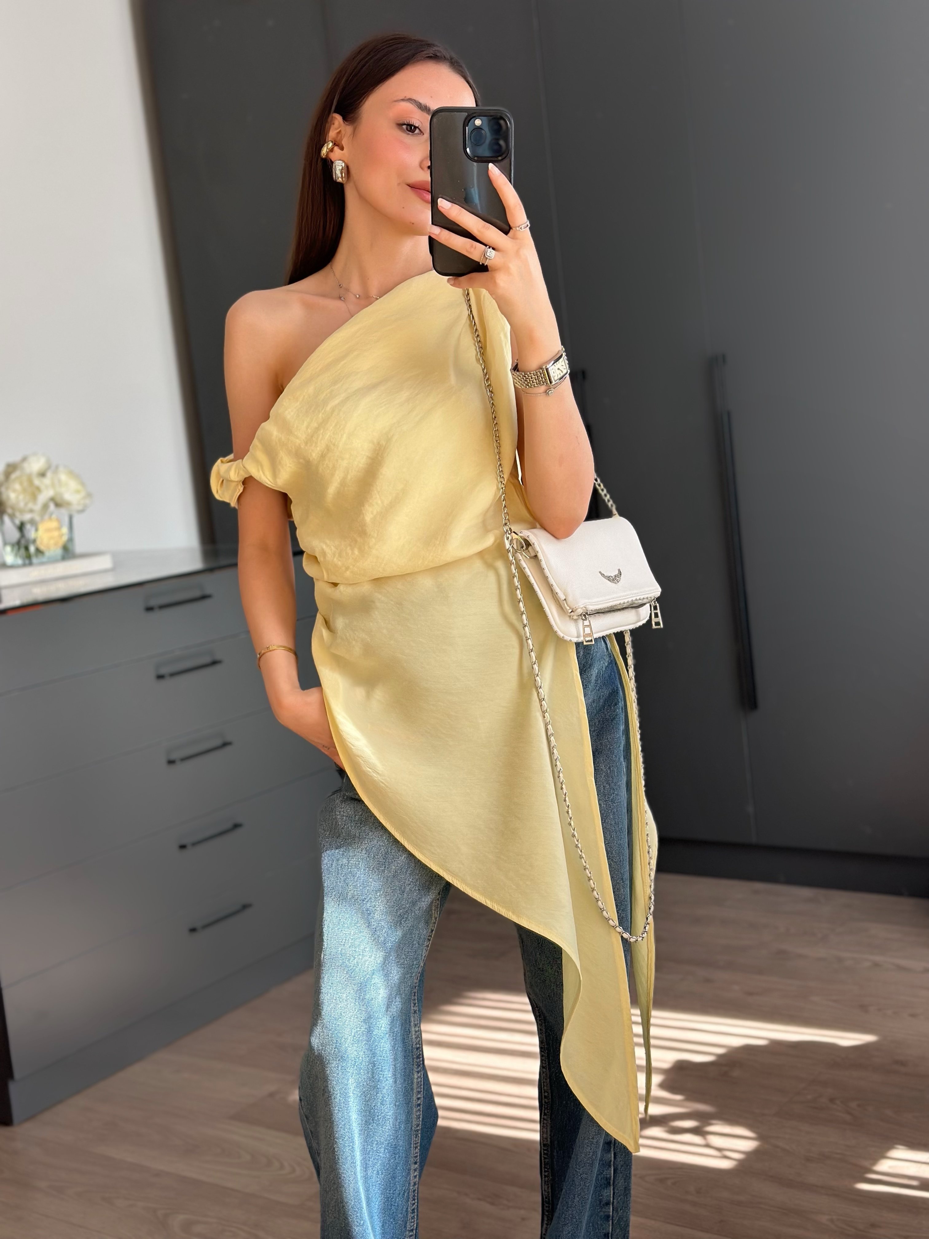ASİMETRİK YAKA TASARIM SARI BLUZ