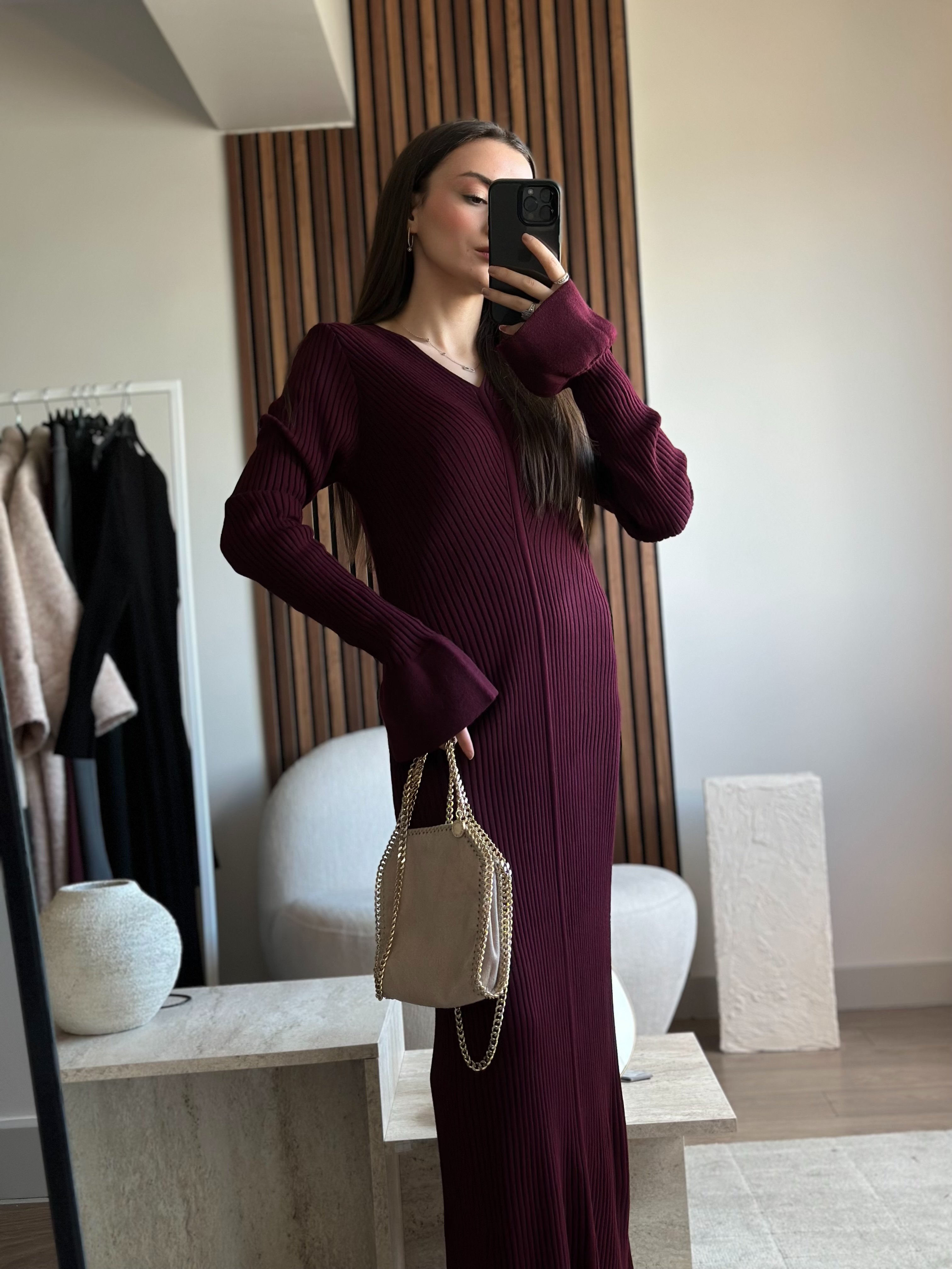 BORDO DOKULU V YAKA TRİKO ELBİSE 
