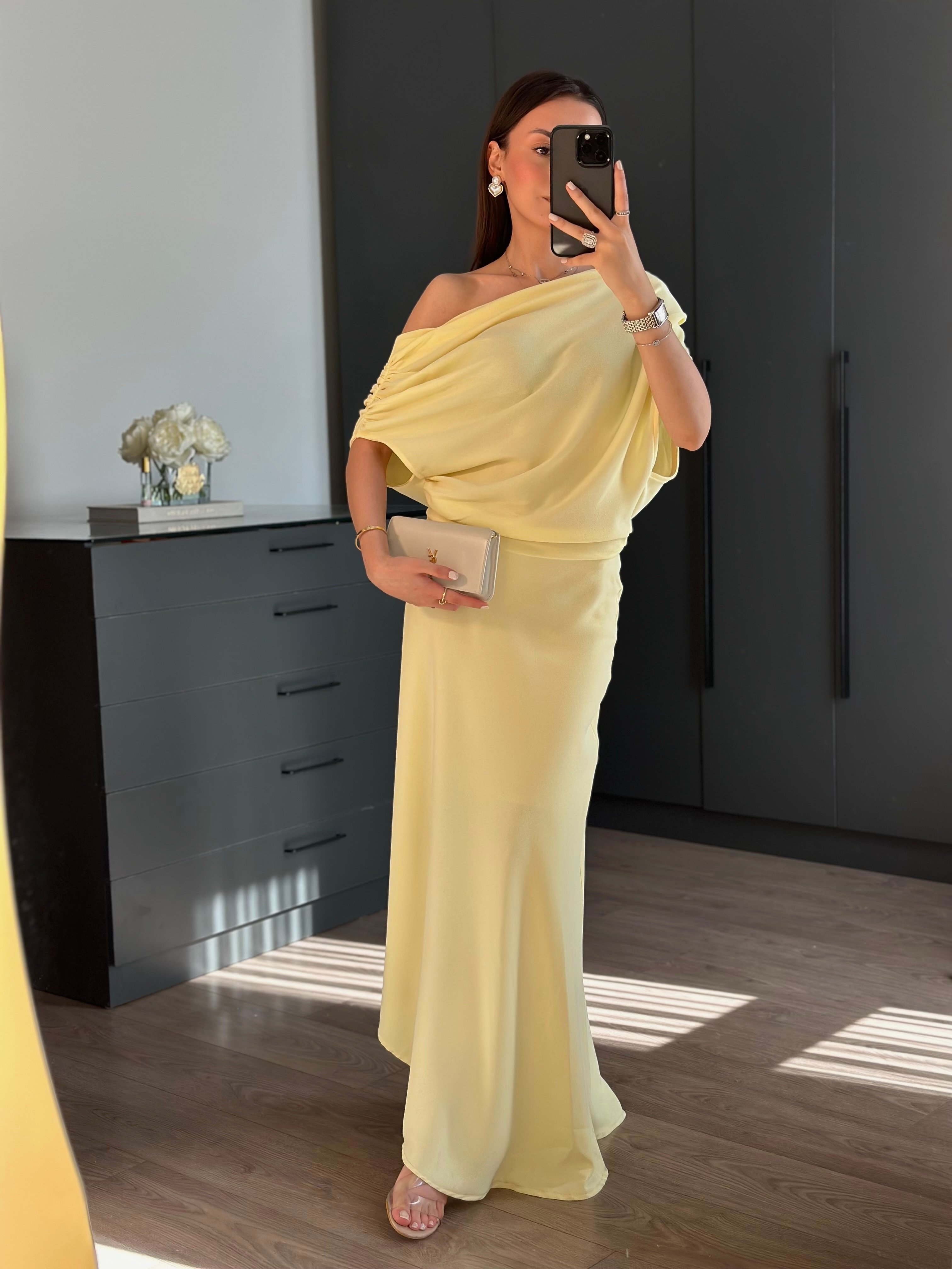 TASARIM YAKA ASİMETRİK SARI ELBİSE