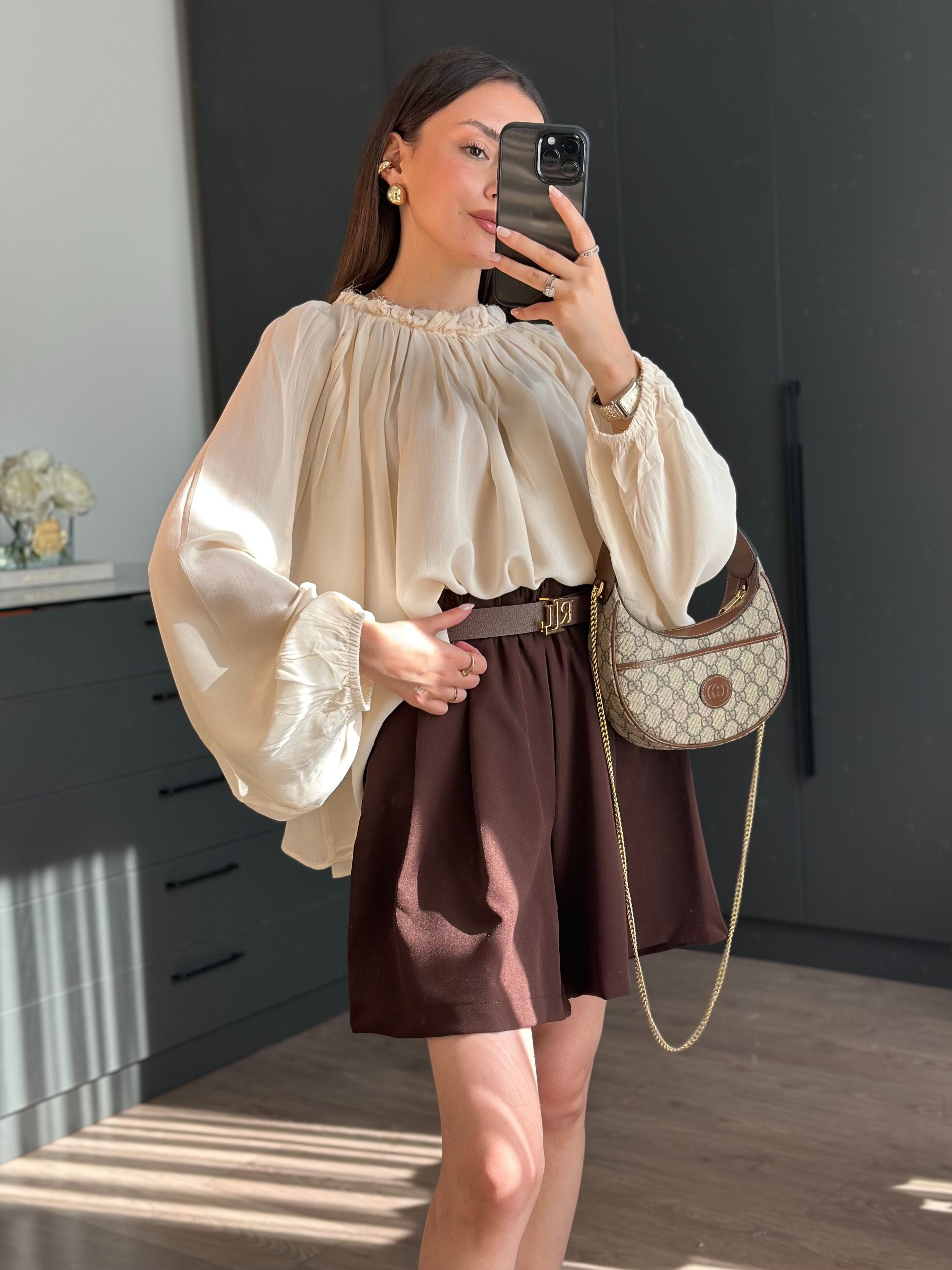 BÜZGÜ YAKA EKRU ŞİFON BLUZ
