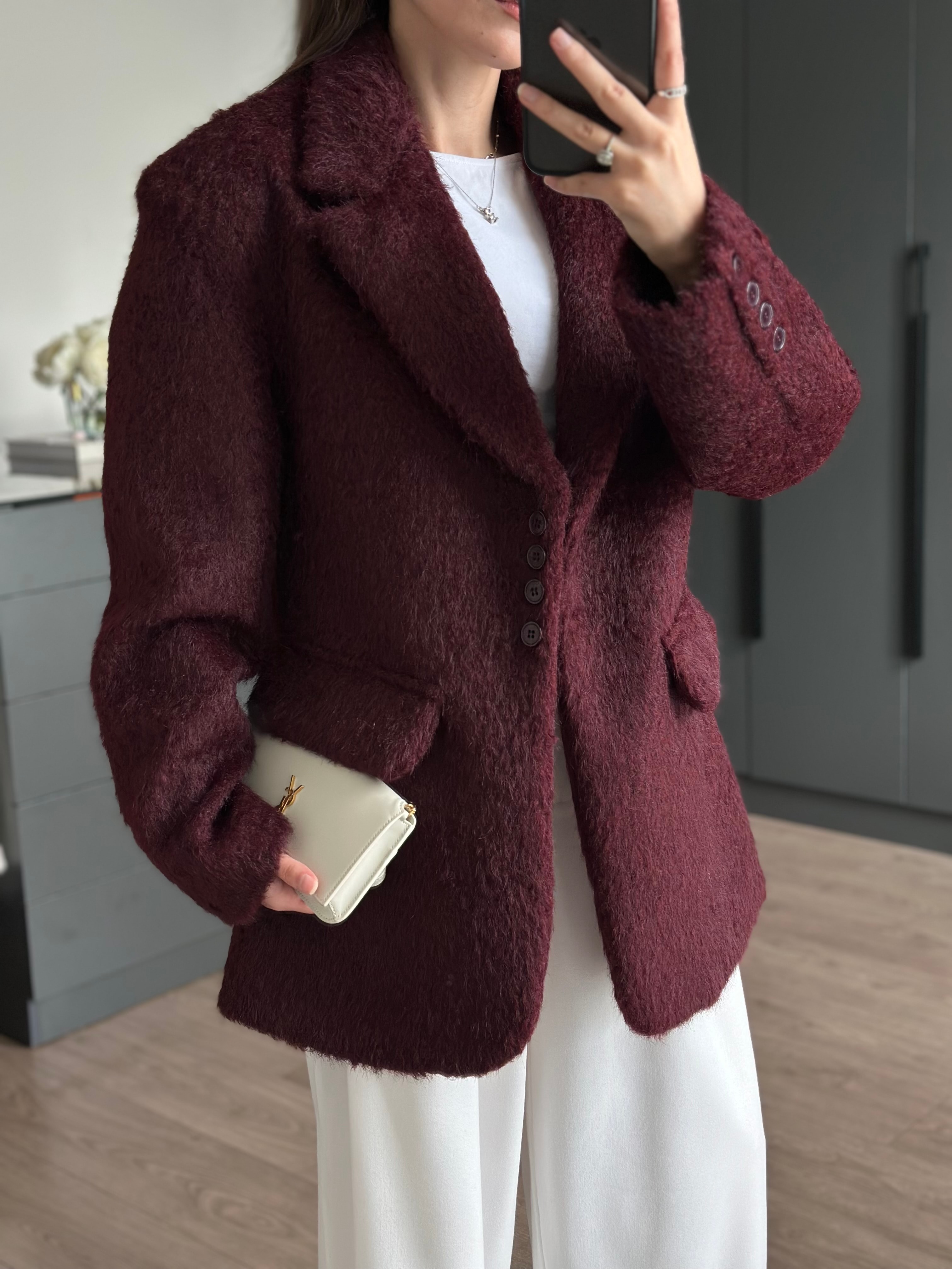 KIRÇILLI TÜYLÜ DÜĞMELİ CEKET