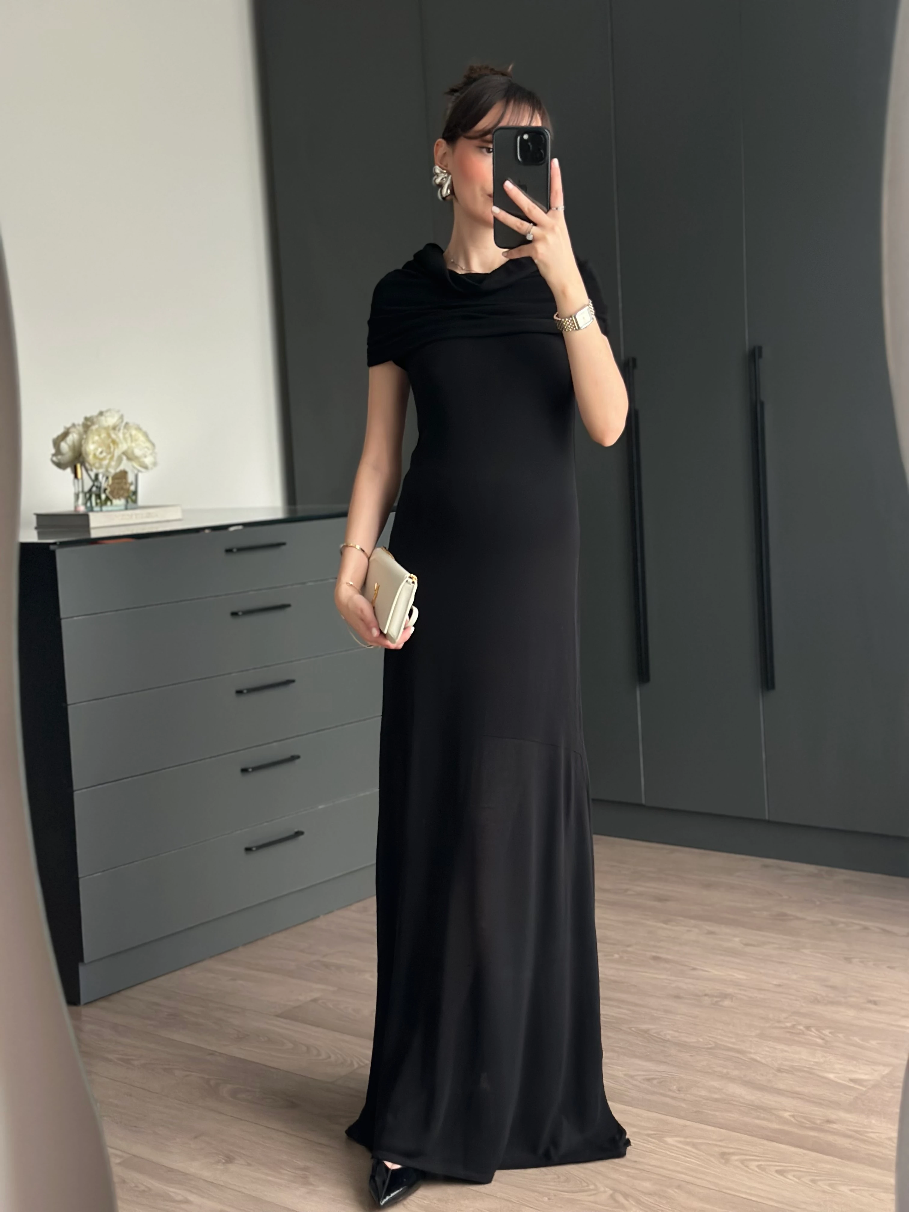 SİYAH YAKA DETAYLI TASARIM TRİKO ELBİSE