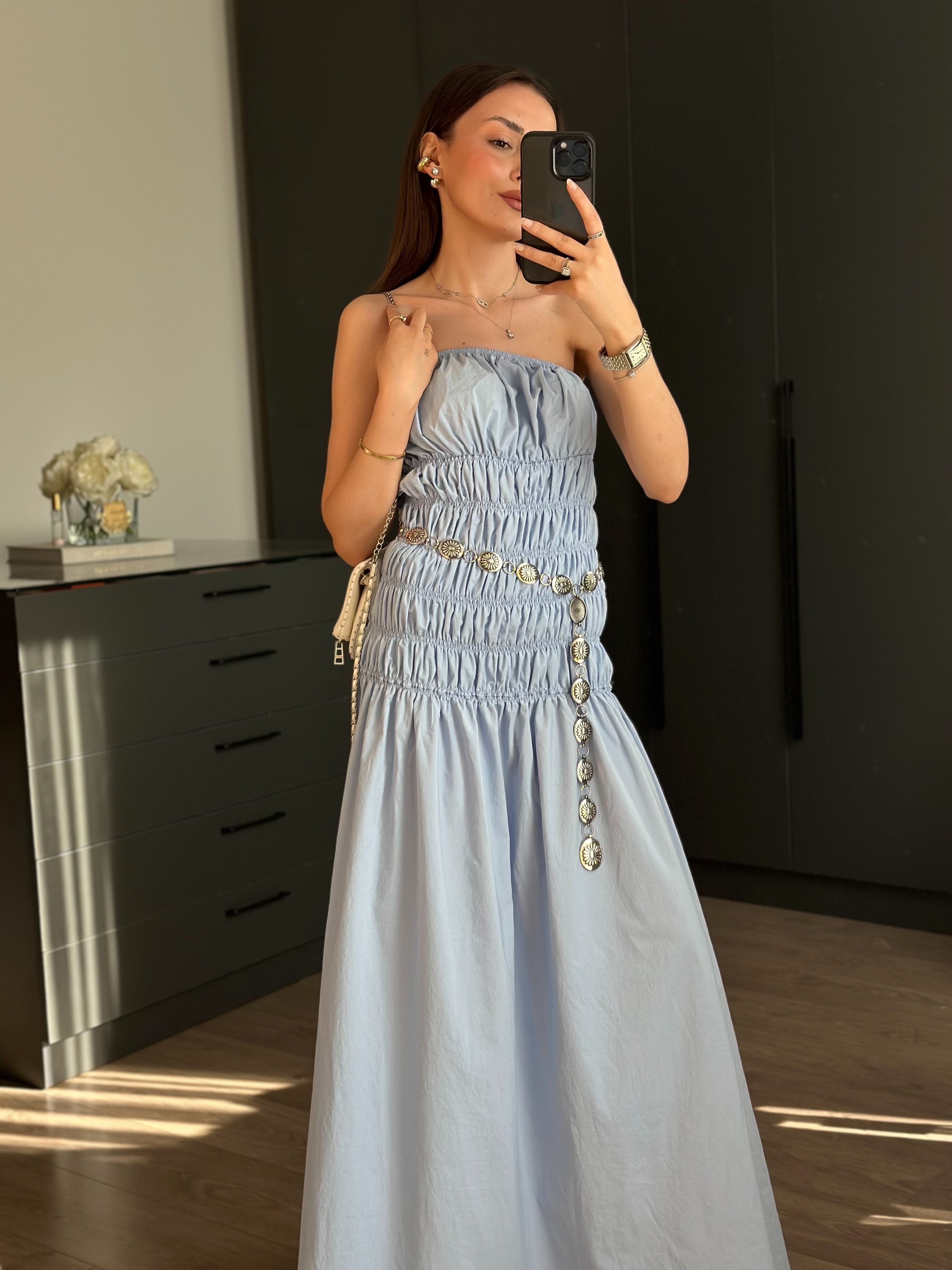 BÜZGÜ DETAY STRAPLEZ MAVİ UZUN ELBİSE