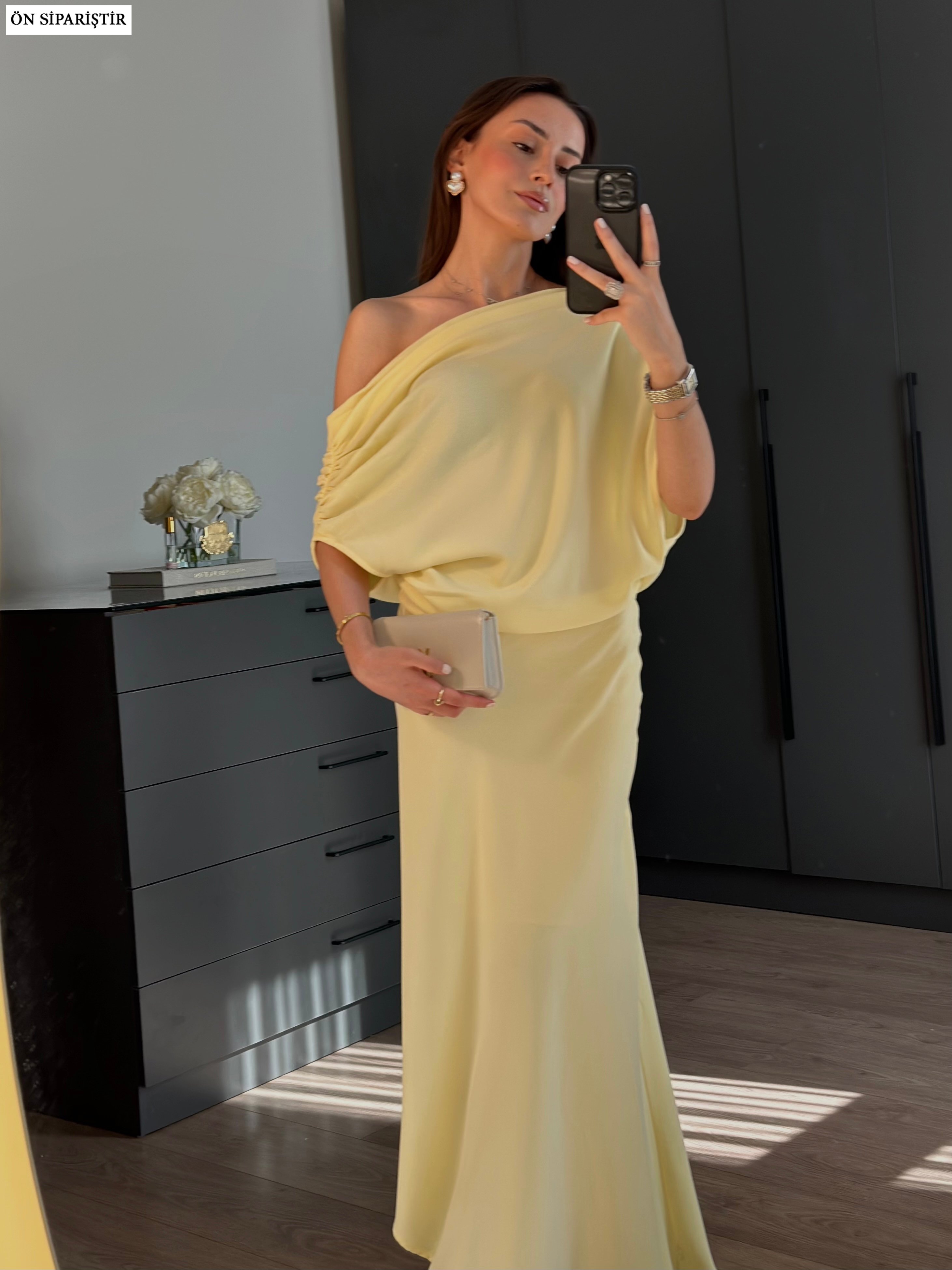 TASARIM YAKA ASİMETRİK SARI ELBİSE