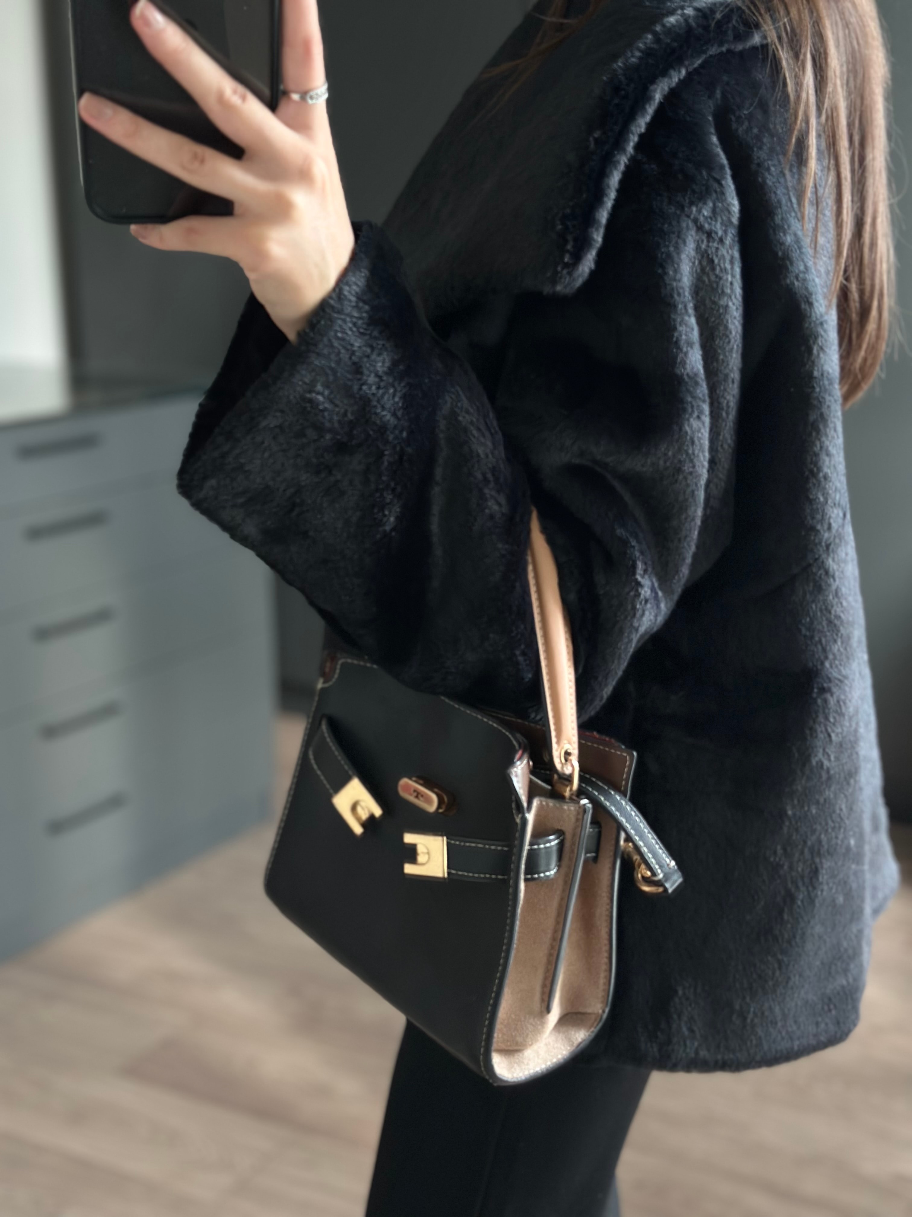 PELUŞ TASARIM YAKA SİYAH CEKET 