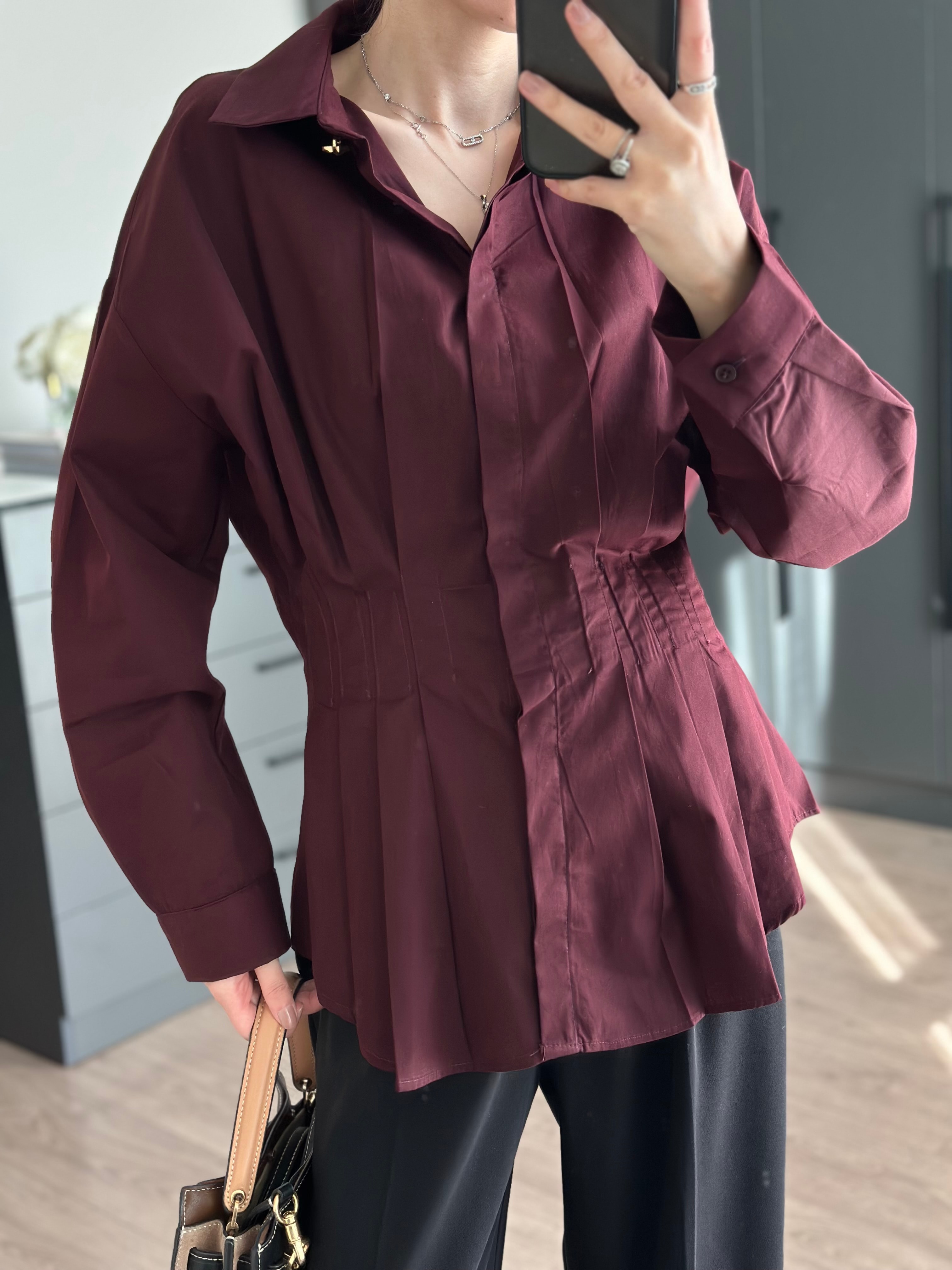 PİLİSE DETAYLI BELİ OTURTMALI BORDO GÖMLEK